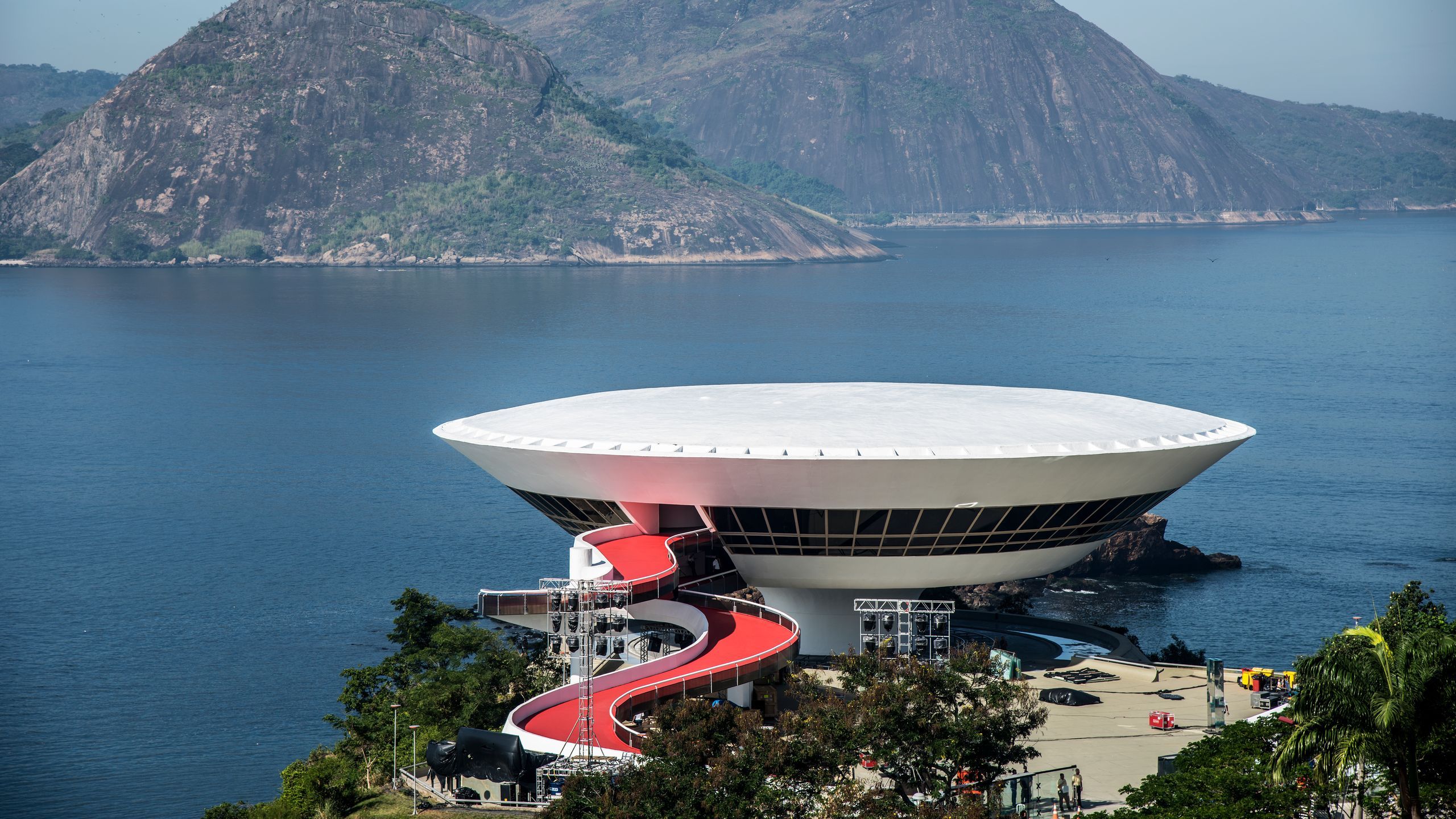 2560x1440 Niterói Contemporary Art Museum. Condé Nast Traveler