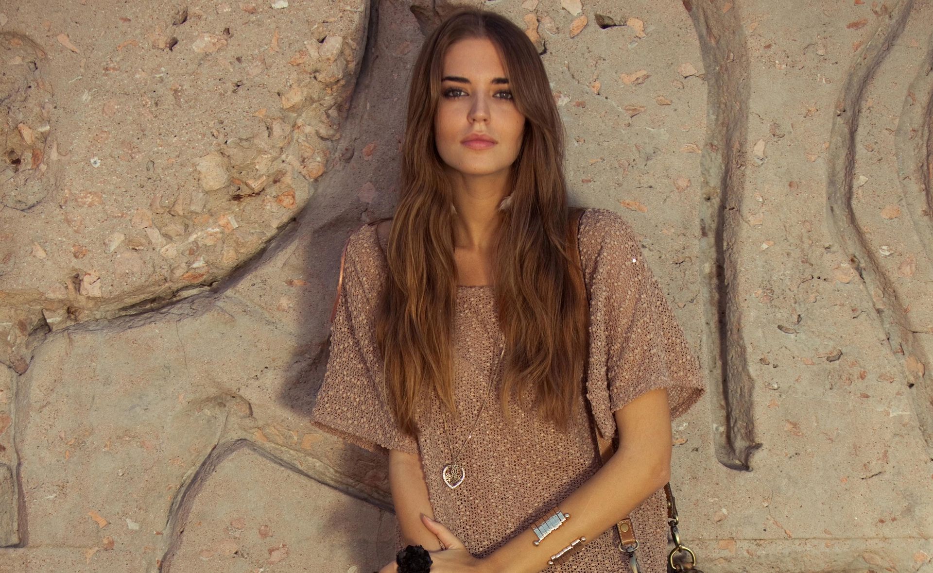 1920x1180 Clara Alonso: Spanish Elegance in HD Wallpaperx1180