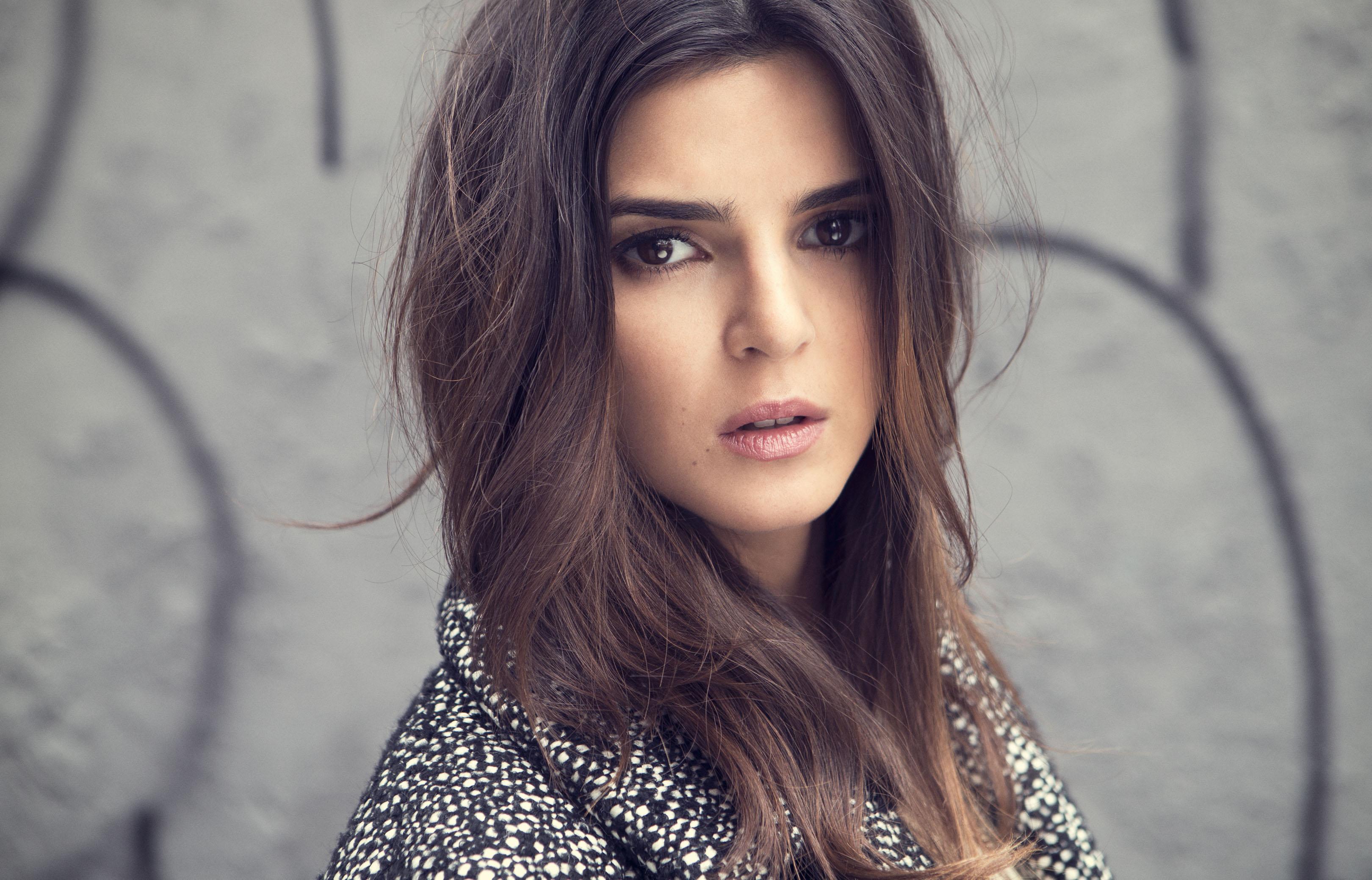 3240x2078 Spanish Girl Wallpaper