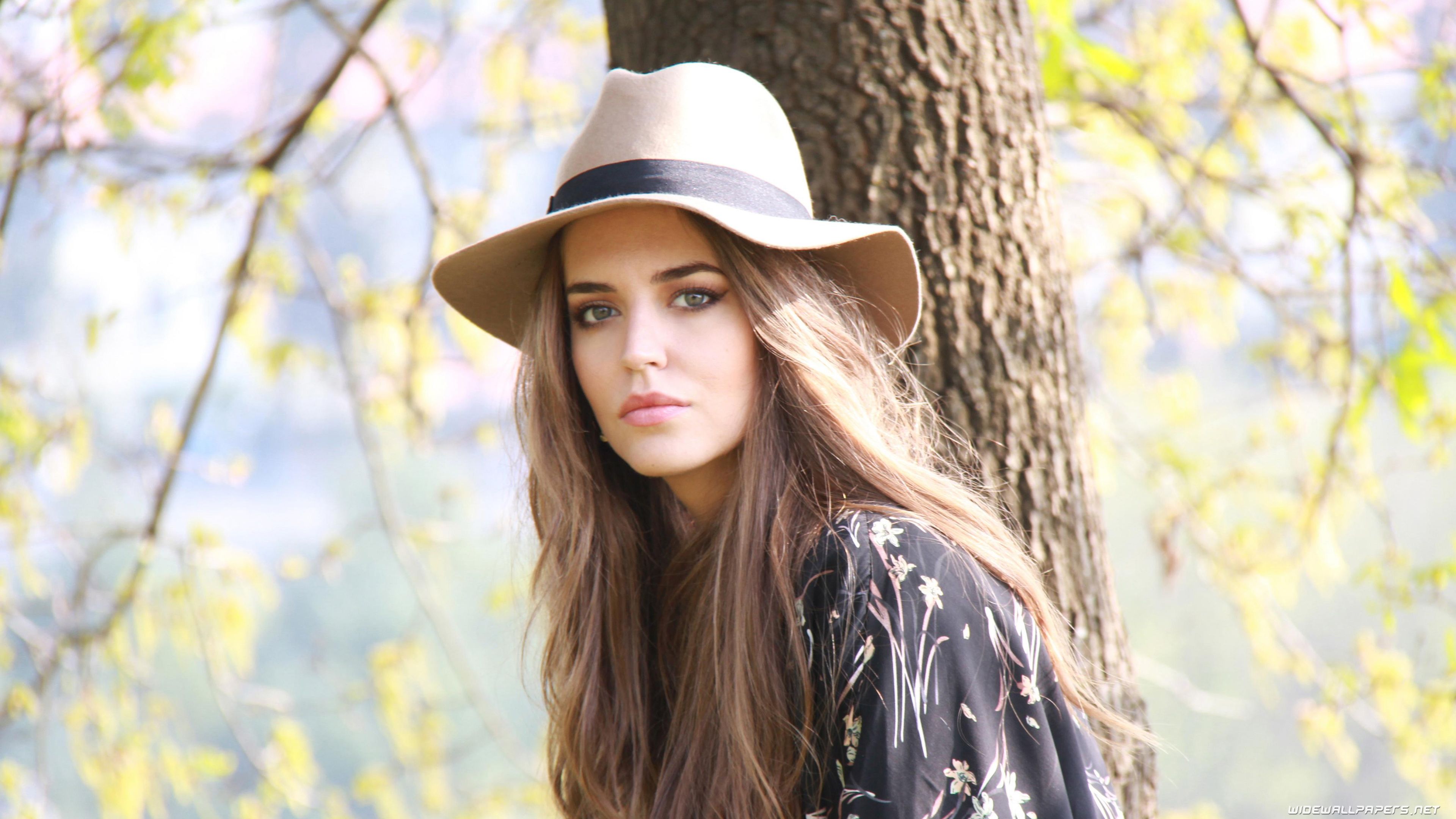 3840x2160 Spanish Girl Wallpaper