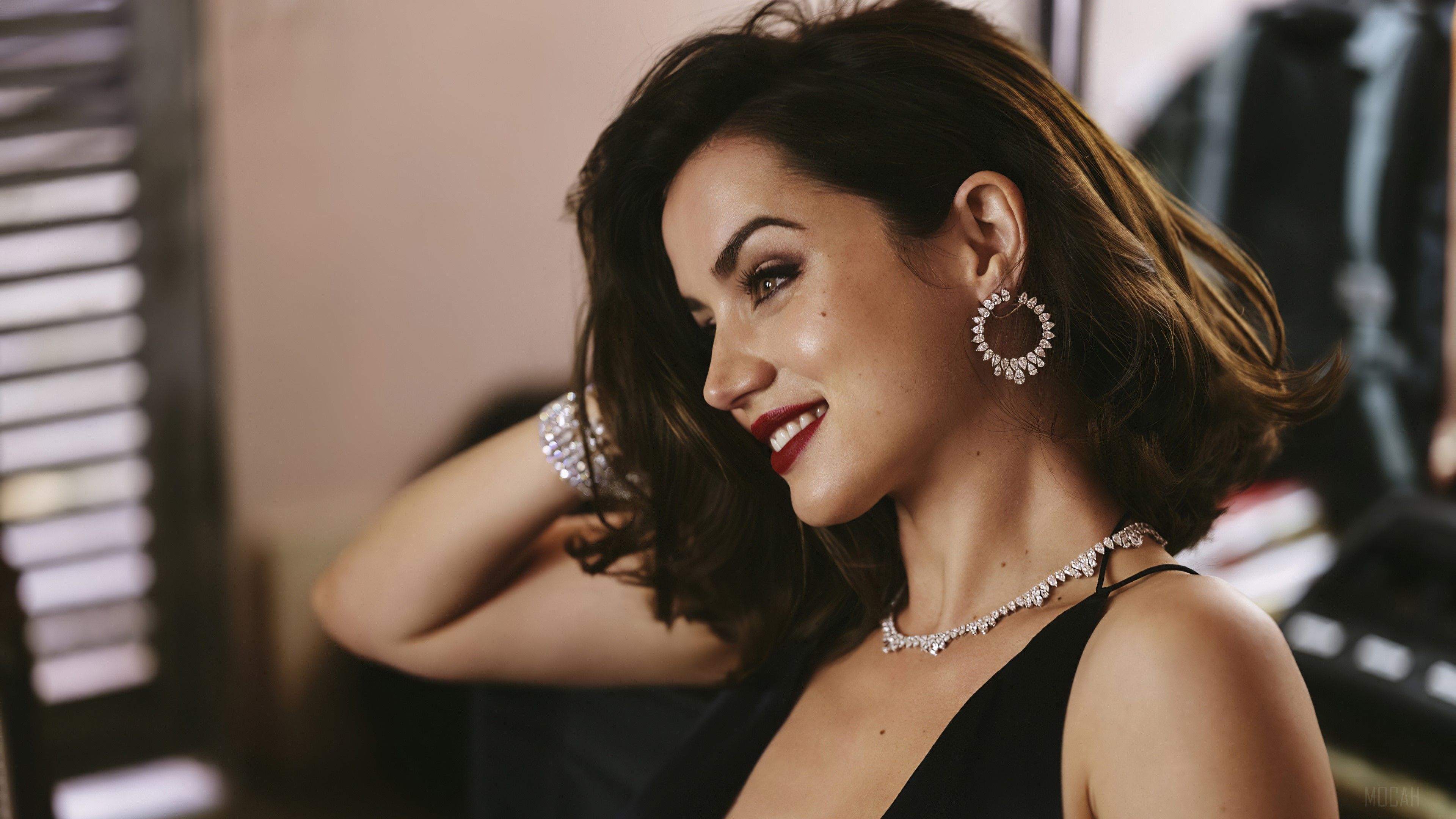 3840x2160 Spanish Girl Wallpaper