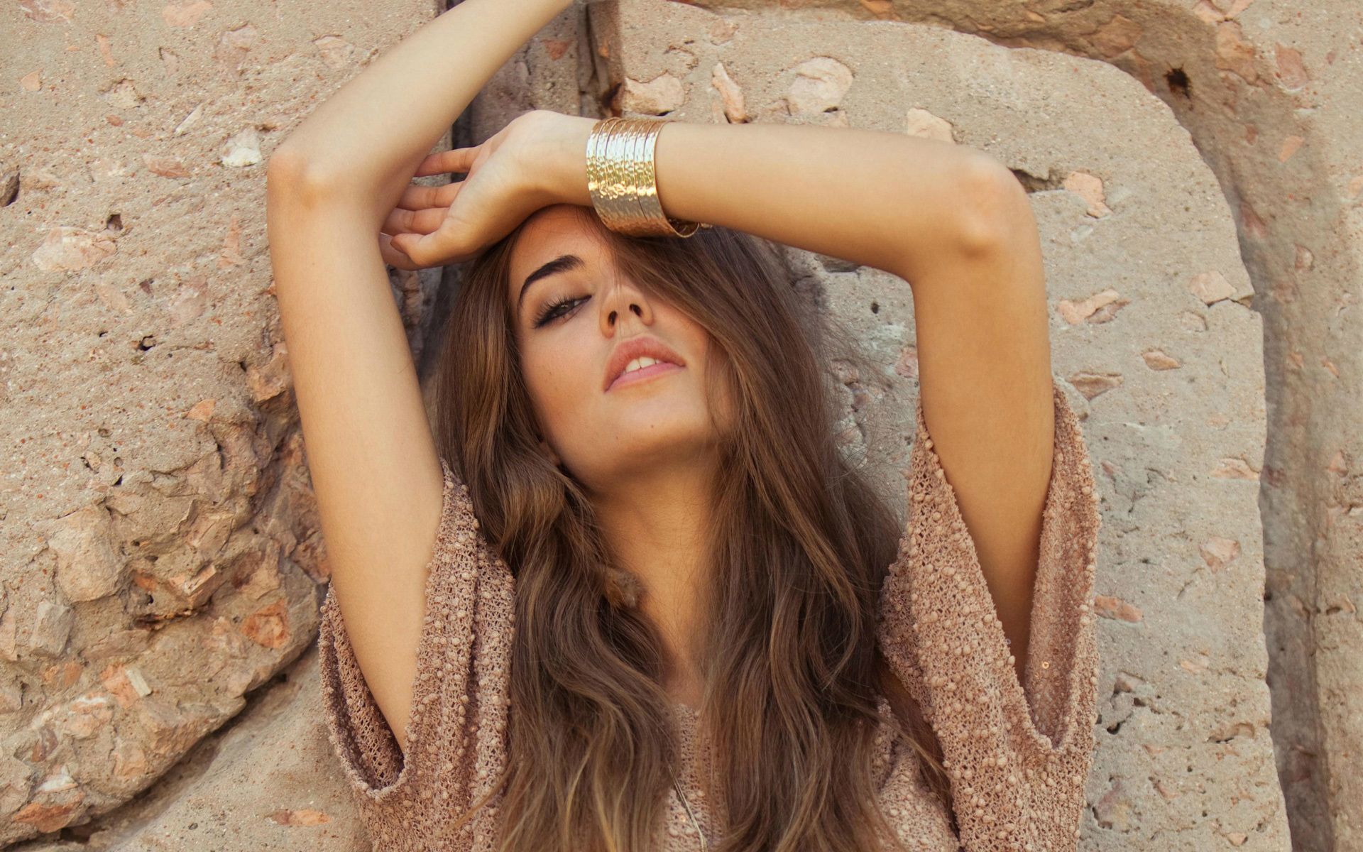 1920x1200 Wallpaper girl, face, pose, model, hands, bracelet, Clara Alonso for mobile and desktop, section девушки, resolution 1920x1200