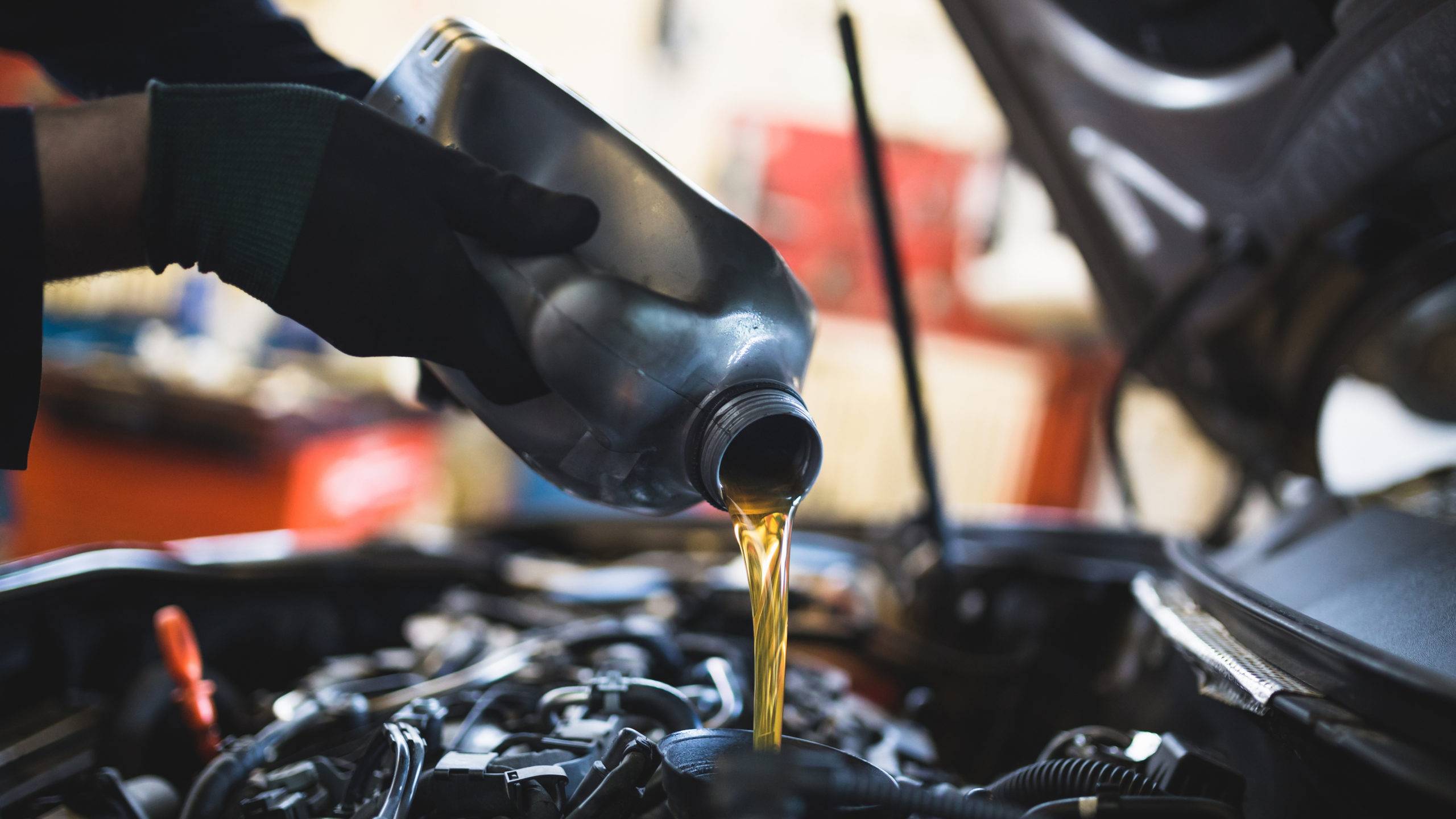 2560x1440 How to Change Your Engine Oil in 10 Steps (VIDEO)
