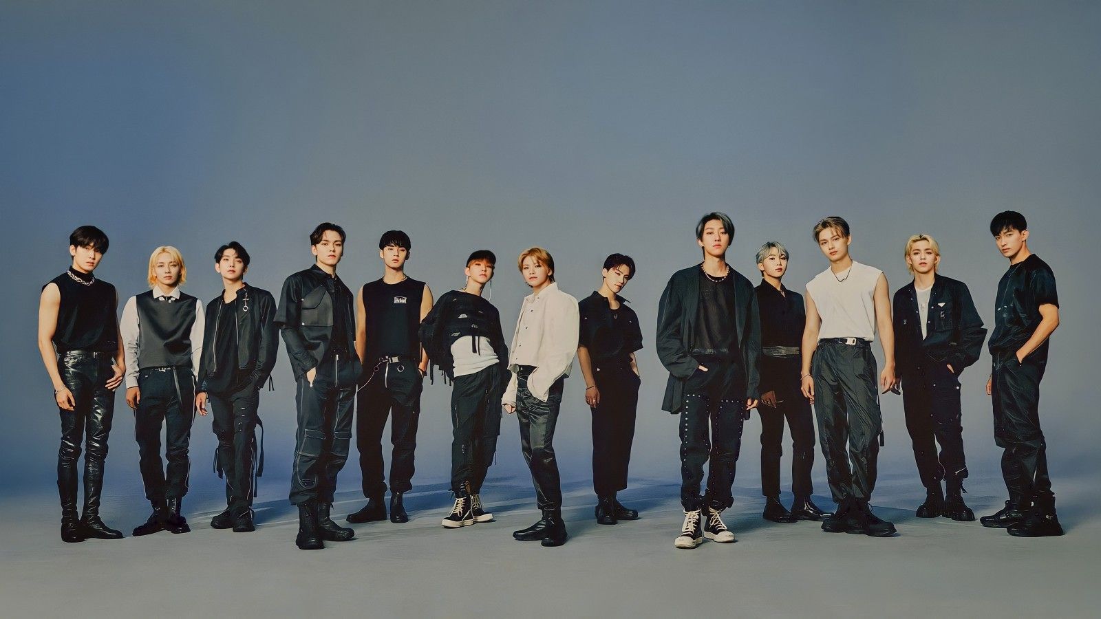 1600x900 Seventeen Desk Wallpaper