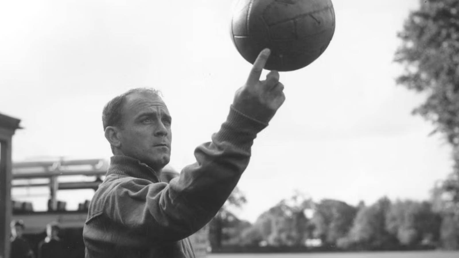 1600x900 Alfredo Di Stefano Named His 'Best Player Ever' Was 'Better' than Messi & Ronaldo