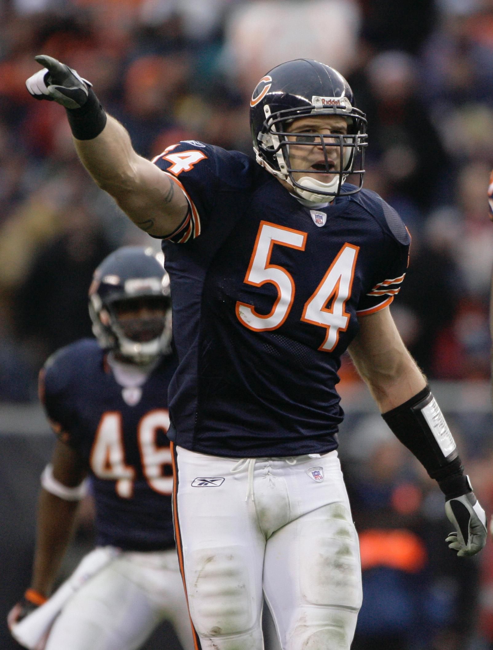 1604x2112 Big shoes fit Urlacher perfectly