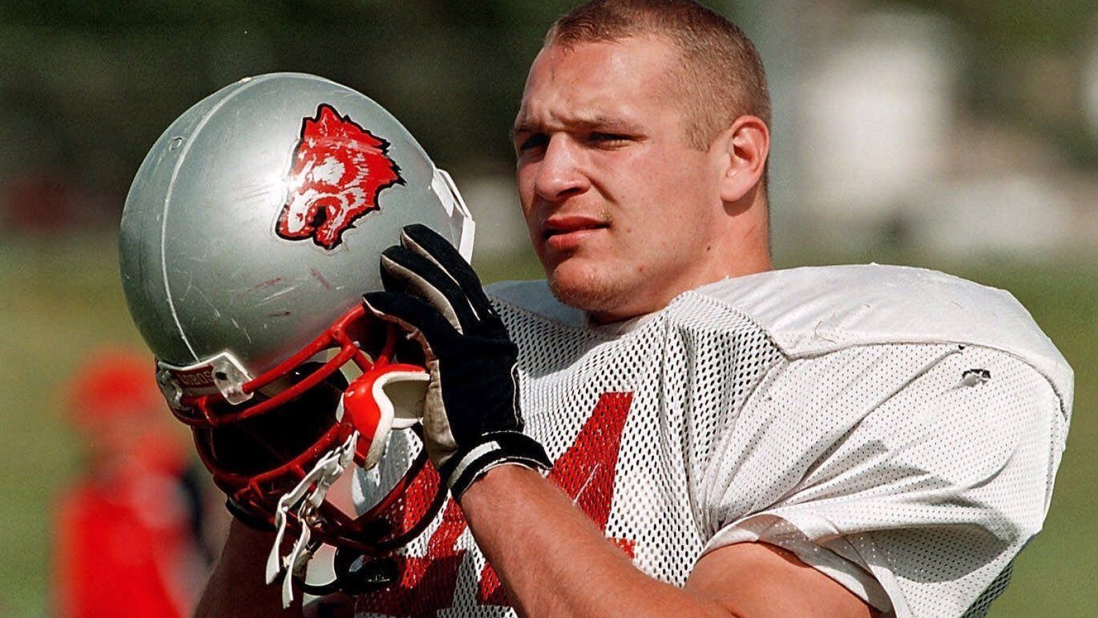 1600x900 Brian Urlacher Among 13 Person Class For College Football Hall Of Fame
