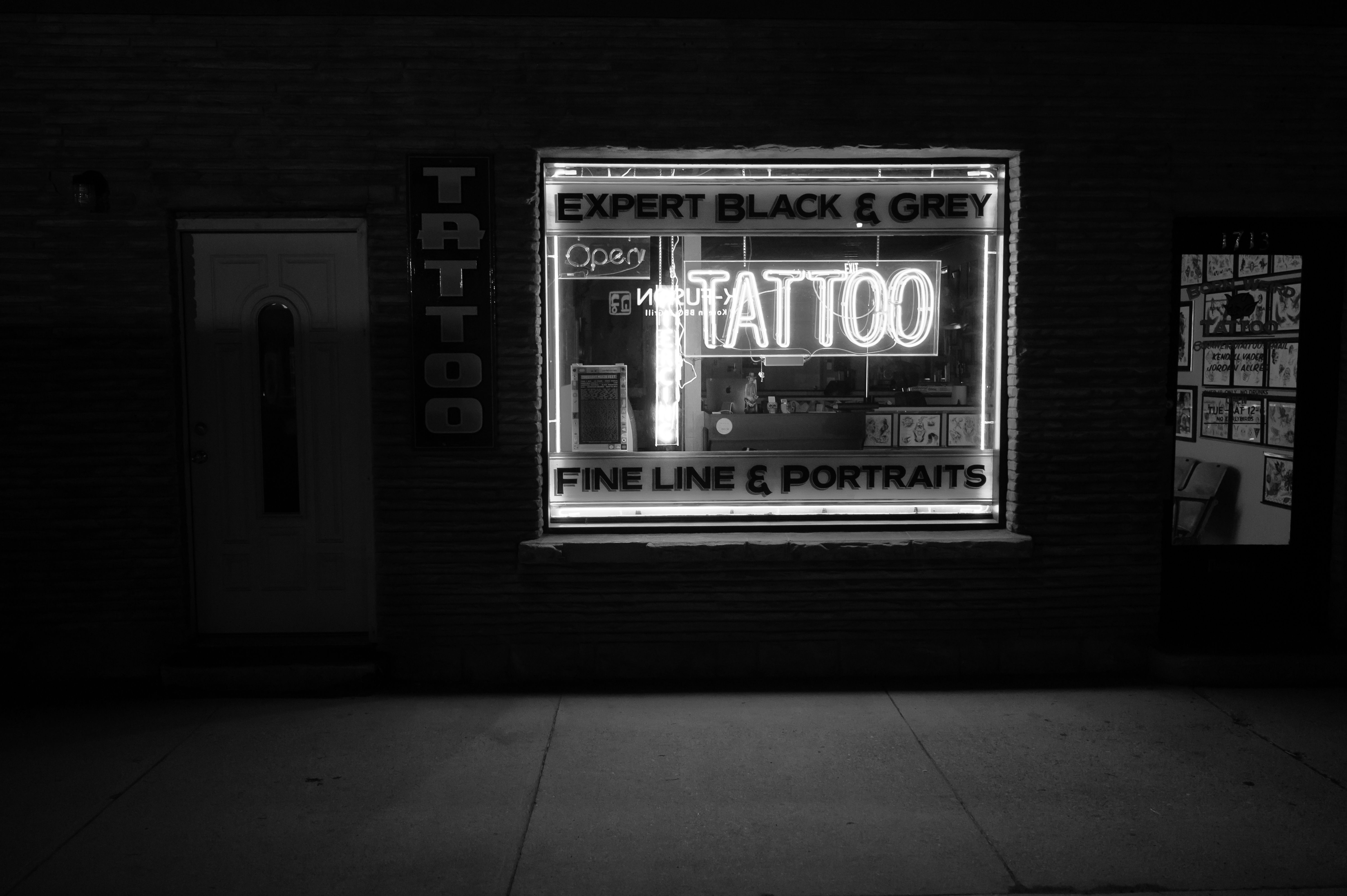 5957x3963 Grayscale Photo of Tattoo Neon Signage · Free