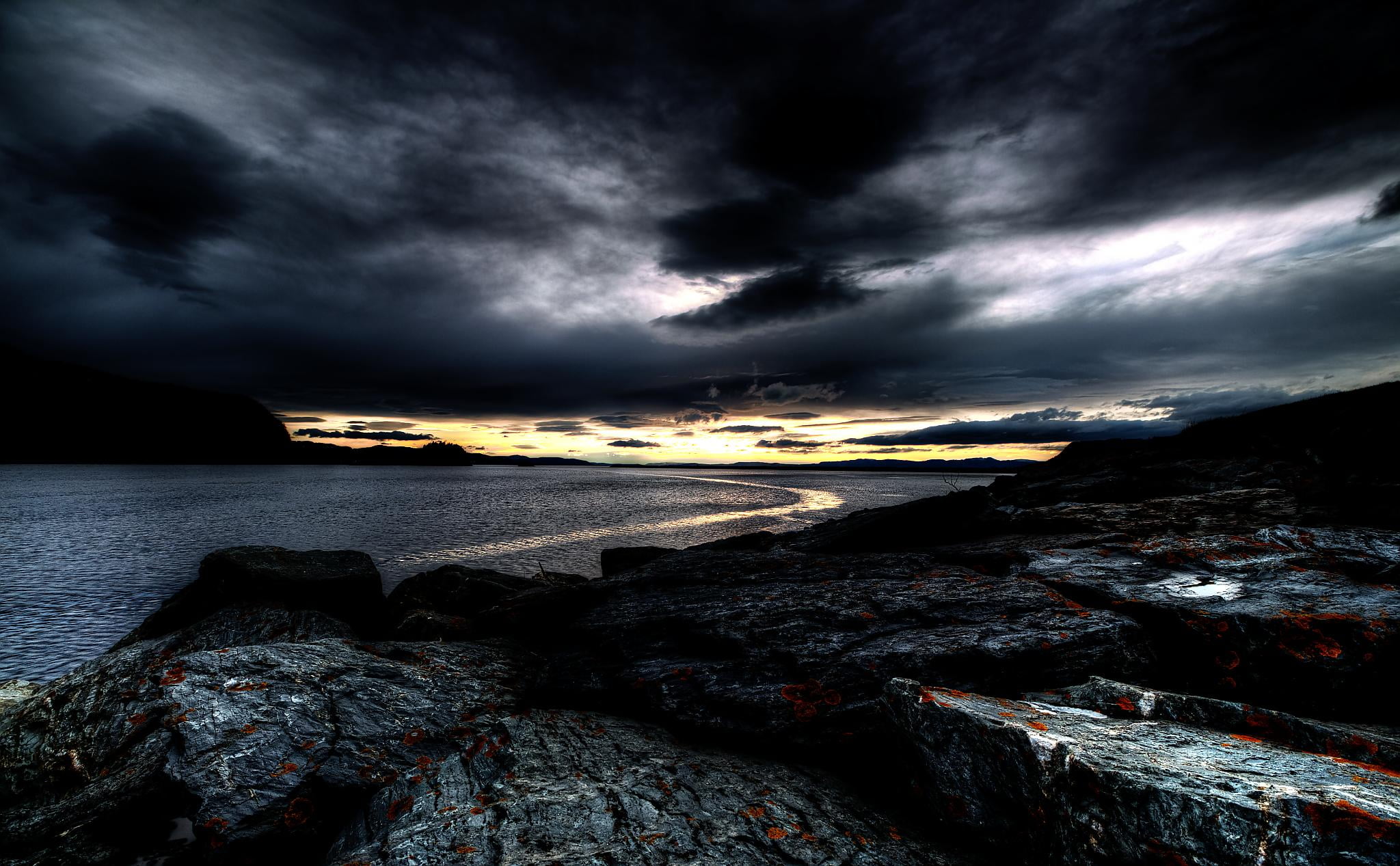 2048x1267 Panorama photography of calm body of sea with black sky HD wallpaper