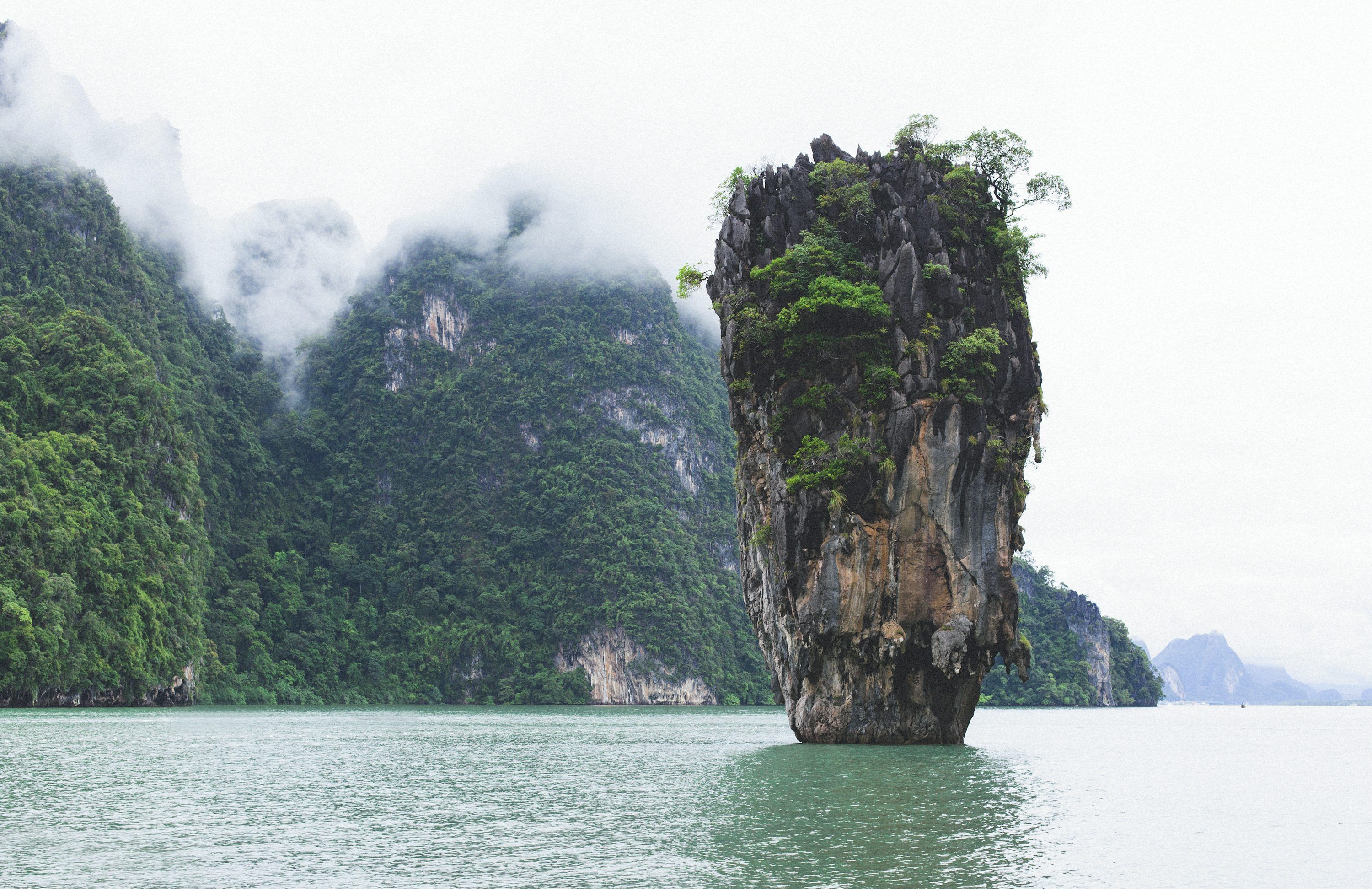 3000x1943 James Bond Island Picture. Download Free Image