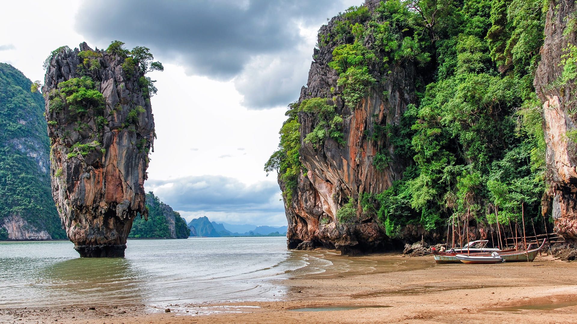 1920x1080 James Bond Island and Lipstick