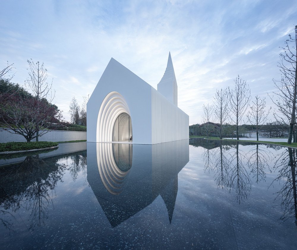 1000x841 The Chamber Church Is Made Up Of Sixty Spaced Out White Aluminium Fins
