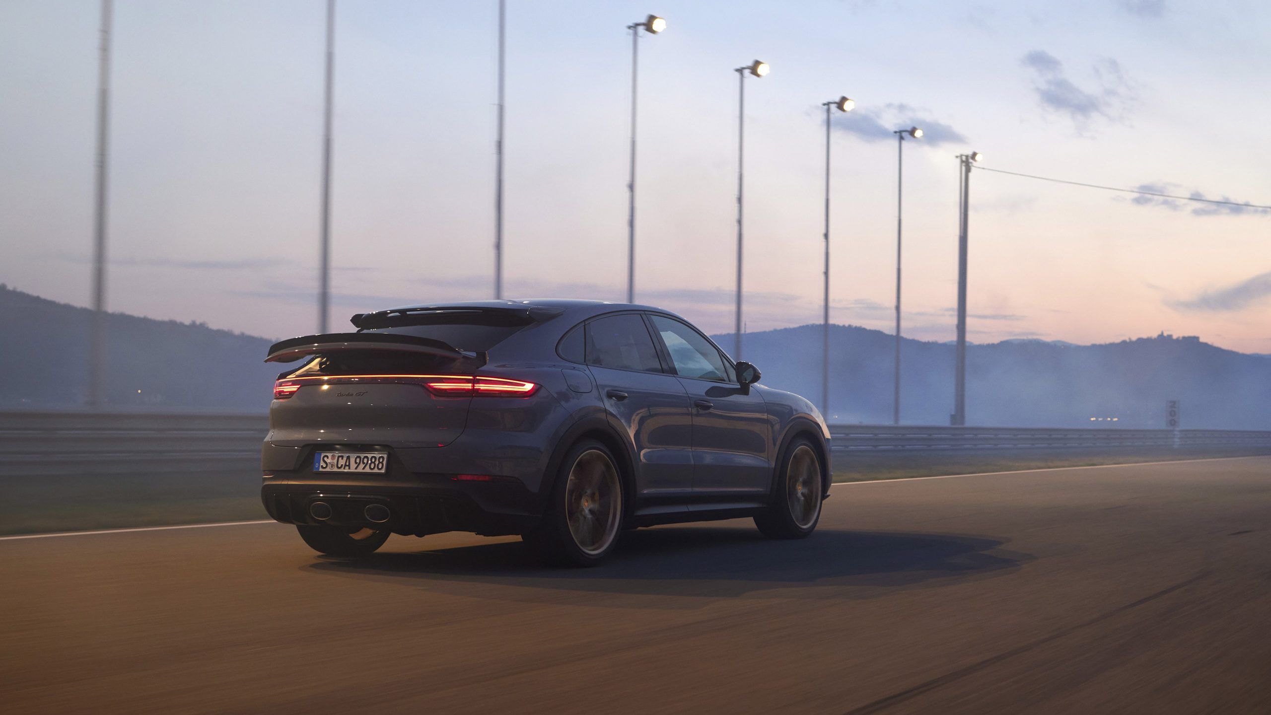 2560x1440 Porsche Cayenne Turbo GT Wallpaper