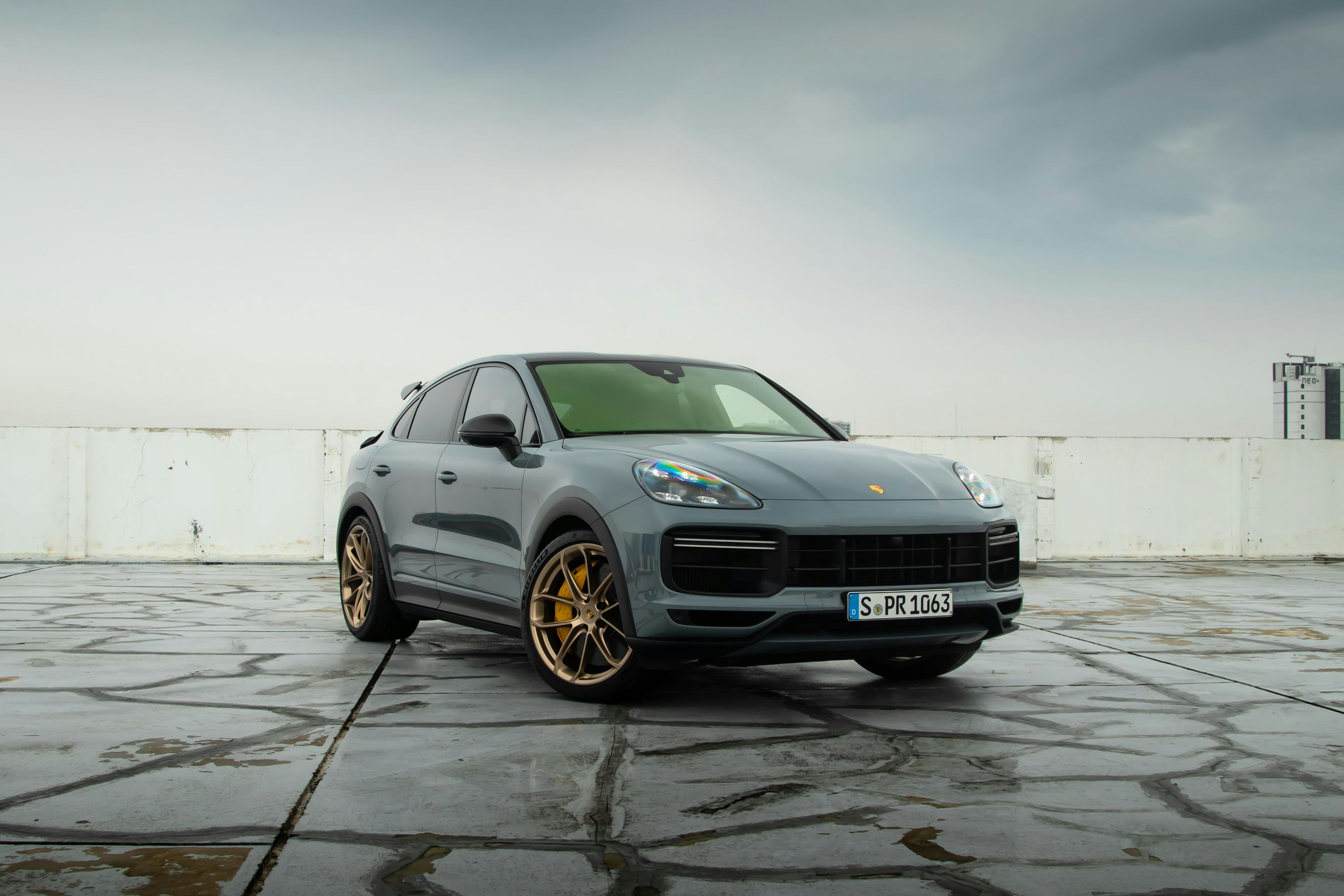 3000x2000 Porsche Cayenne Picture. Download Free Image