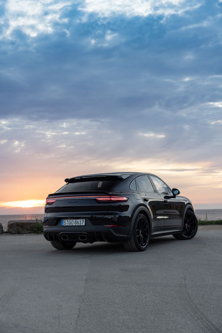 768x1151 Porsche Cayenne Turbo GT iPhone Wallpaper