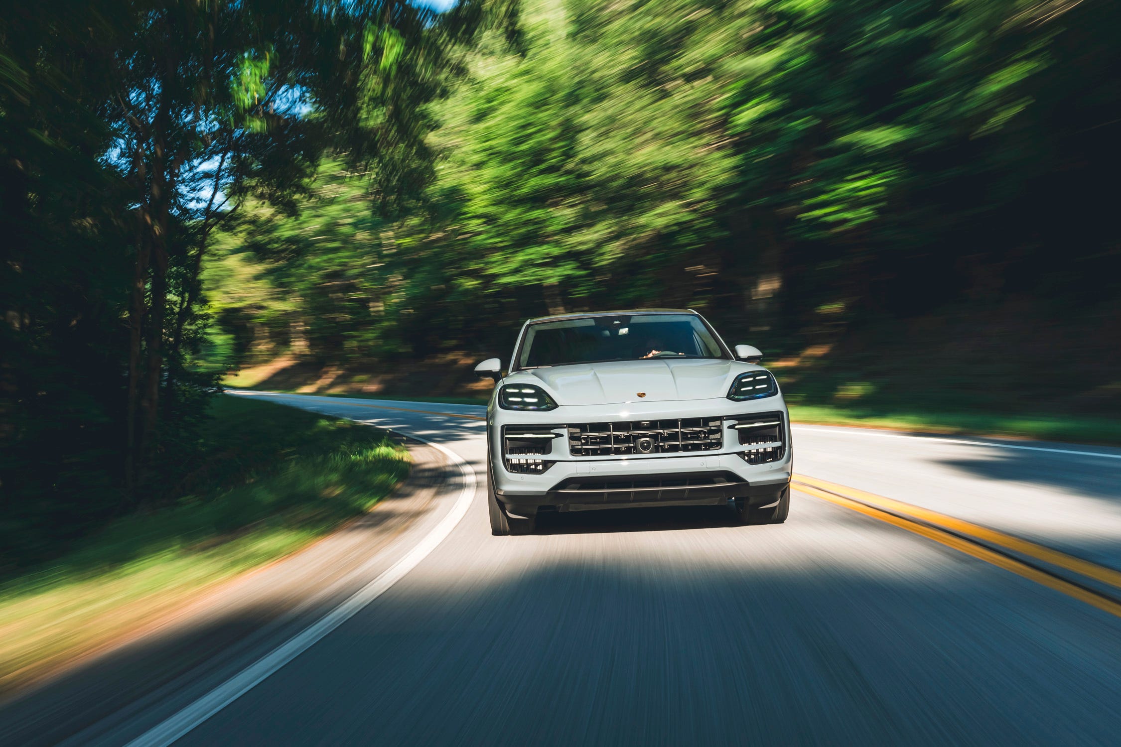 2250x1500 View Photo of the 2025 Porsche Cayenne GTS
