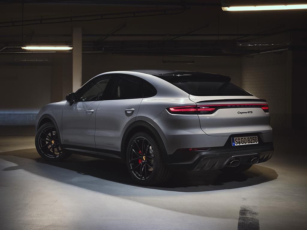 1024x768 Porsche Cayenne GTS gets 460hp V8