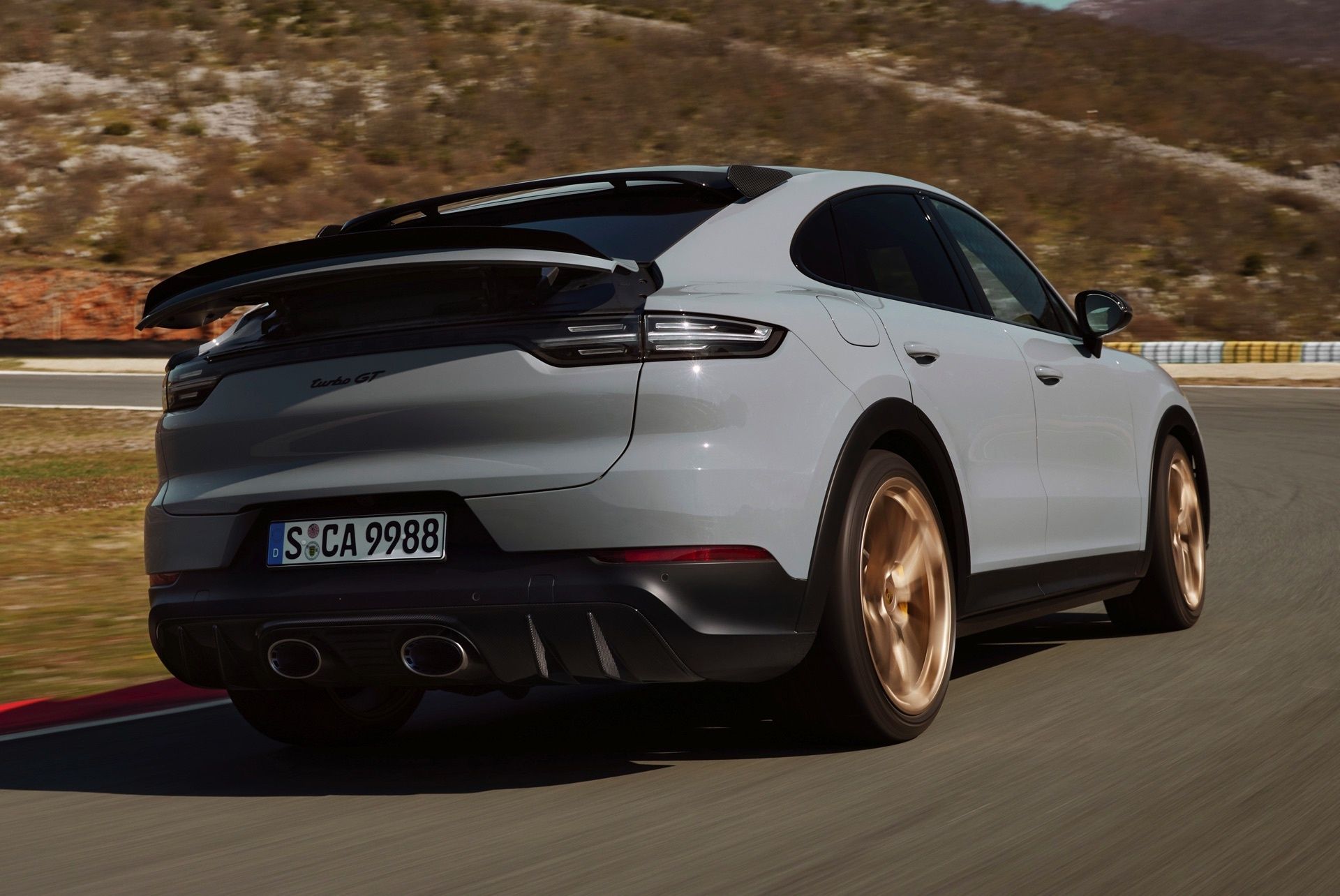 1920x1284 Porsche Cayenne Wallpaper