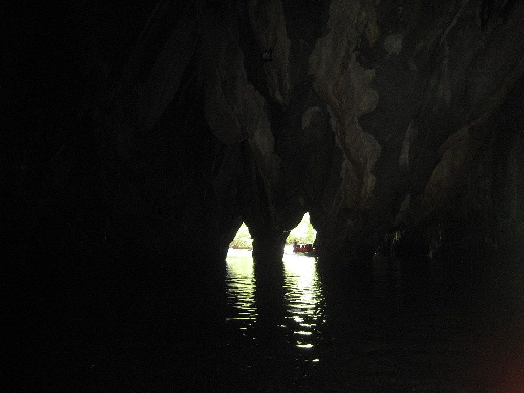 1024x768 Entrance to Underground River inside the caves