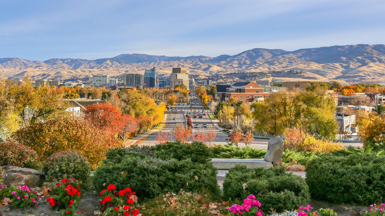 1600x900 America's Wildly Underrated 'City Of Trees' Boasts Vibrant Fall Foliage Without Crowds