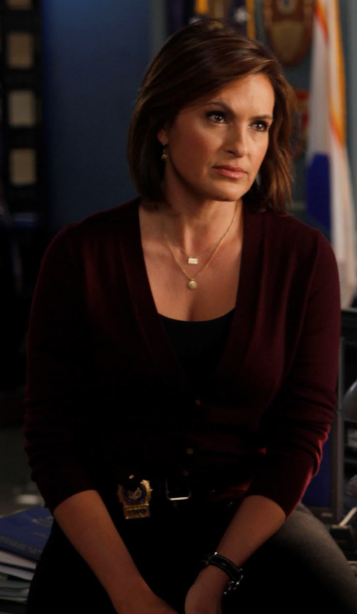 736x1266 Olivia benson svu. Olivia benson wallpaper, Olivia benson style 90s, Oliva benson