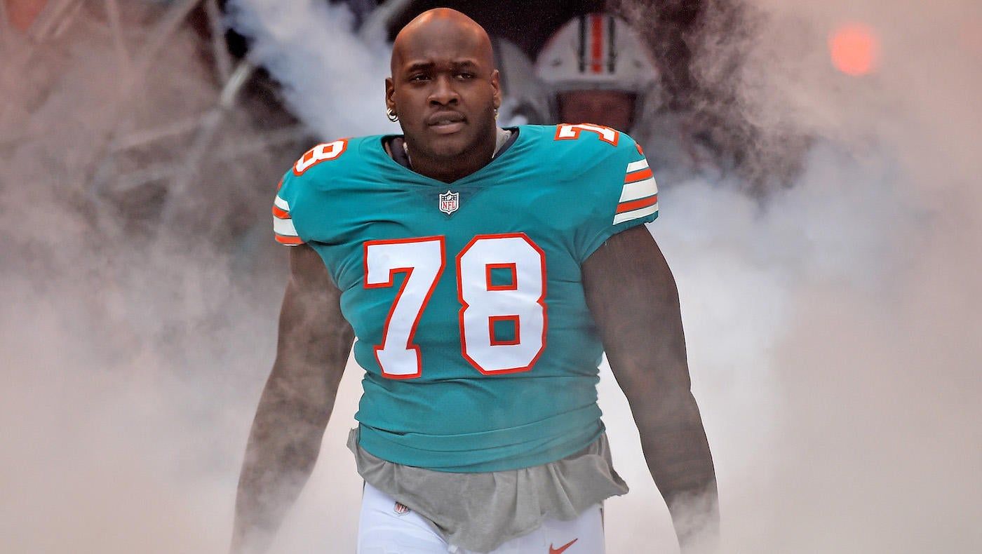 1400x790 Laremy Tunsil becomes Dolphins legend: OT shares picture of himself as a statue outside Hard Rock Stadium