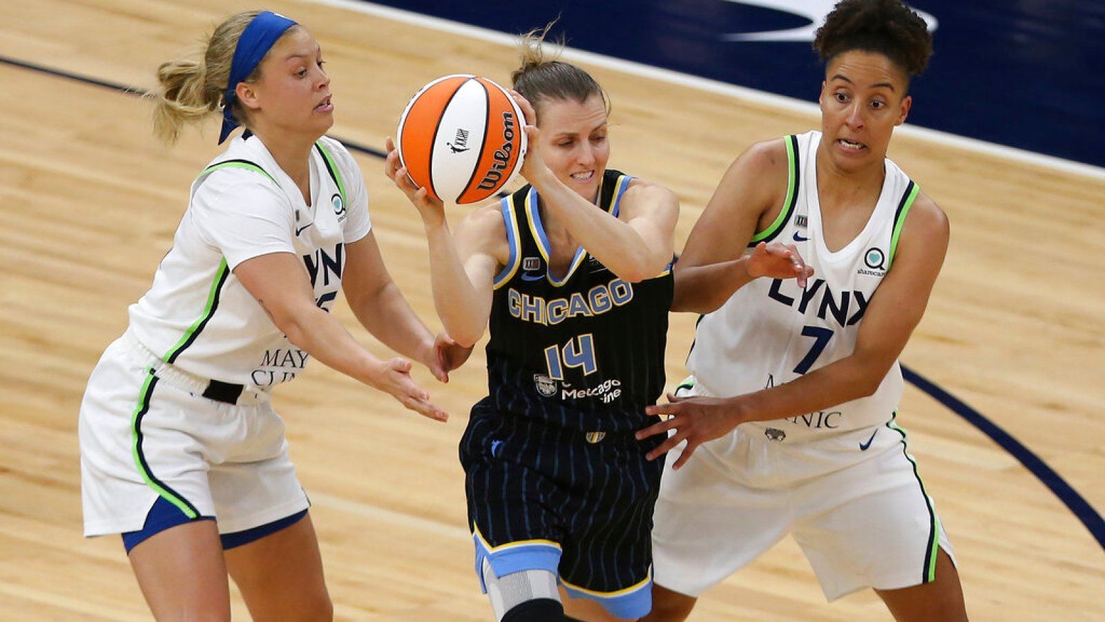 1600x900 Lynx Re Sign Rachel Banham