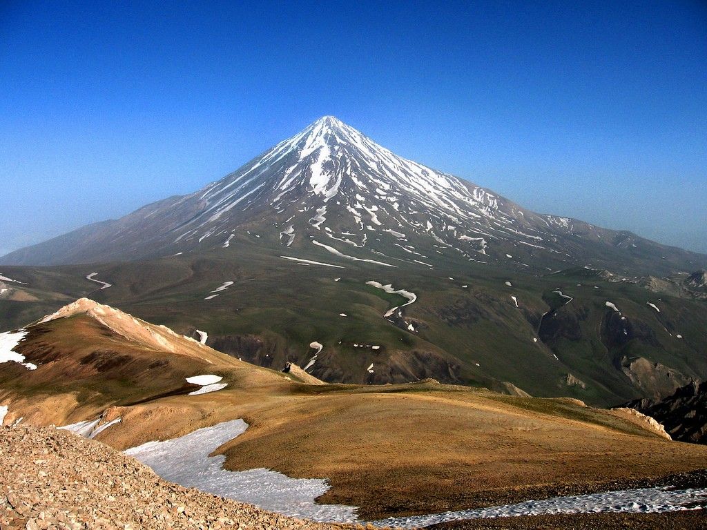 1024x768 Uppersia Iran Travel Blog: The Dove White Sabalan Mountain Soared Into