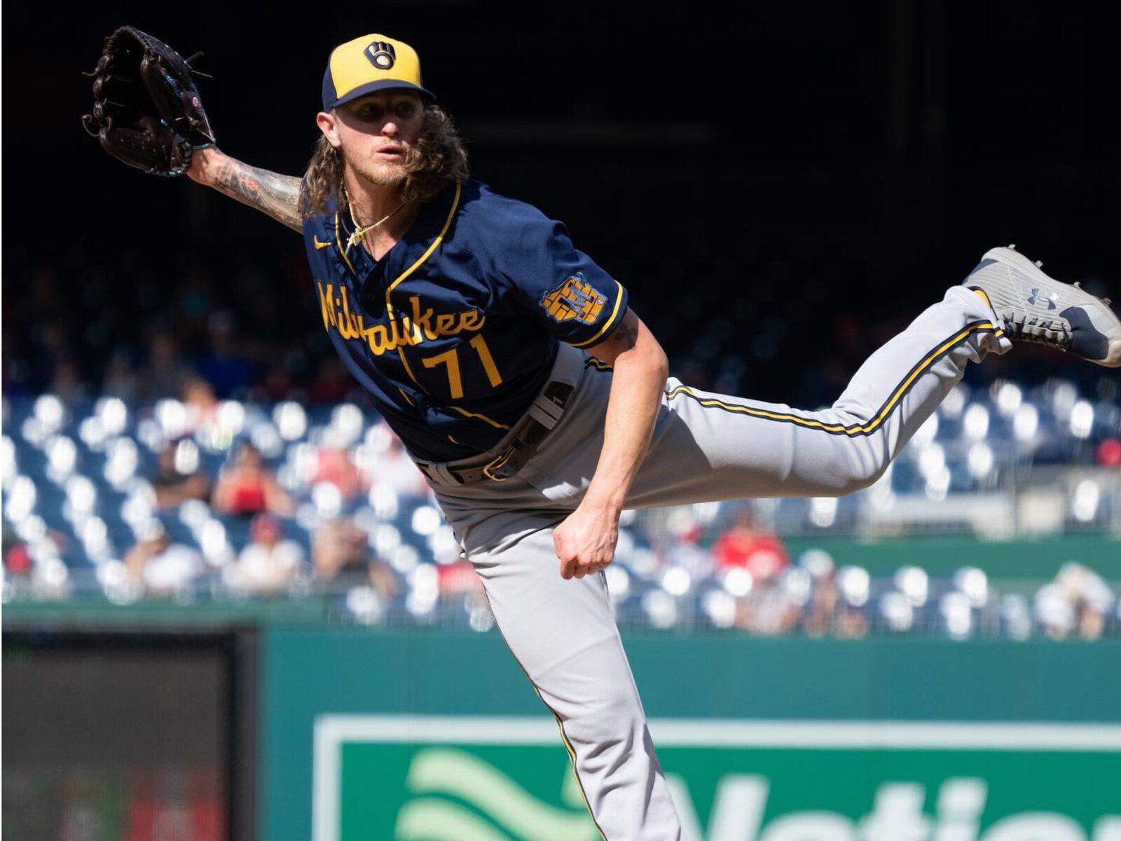 1600x1200 Brewers trade star closer Josh Hader to San Diego