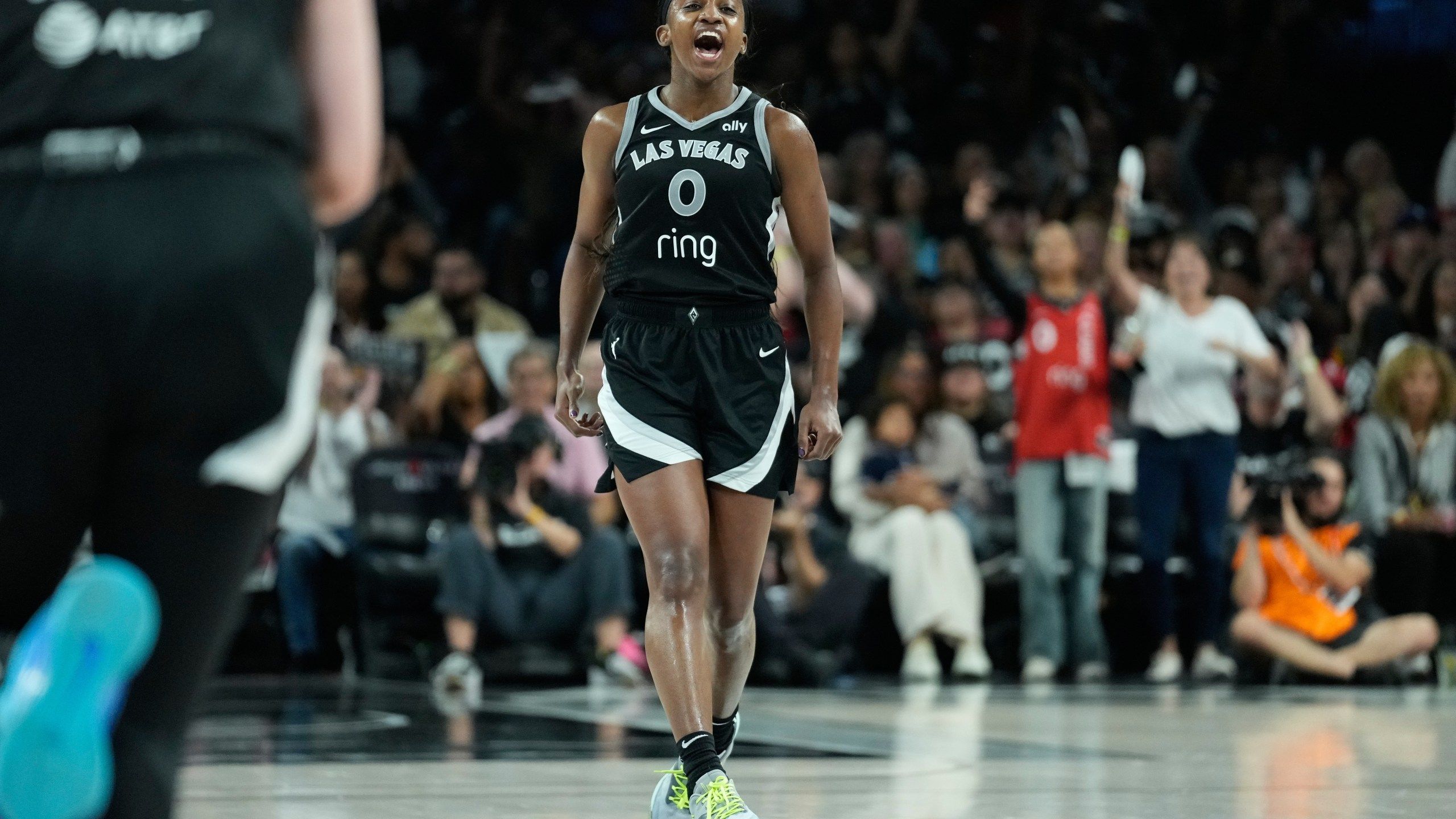 2560x1440 Young's Record 21 Point Quarter Propels Aces To 91 78 Win Over Mercury And 2 0 WNBA Finals Lead