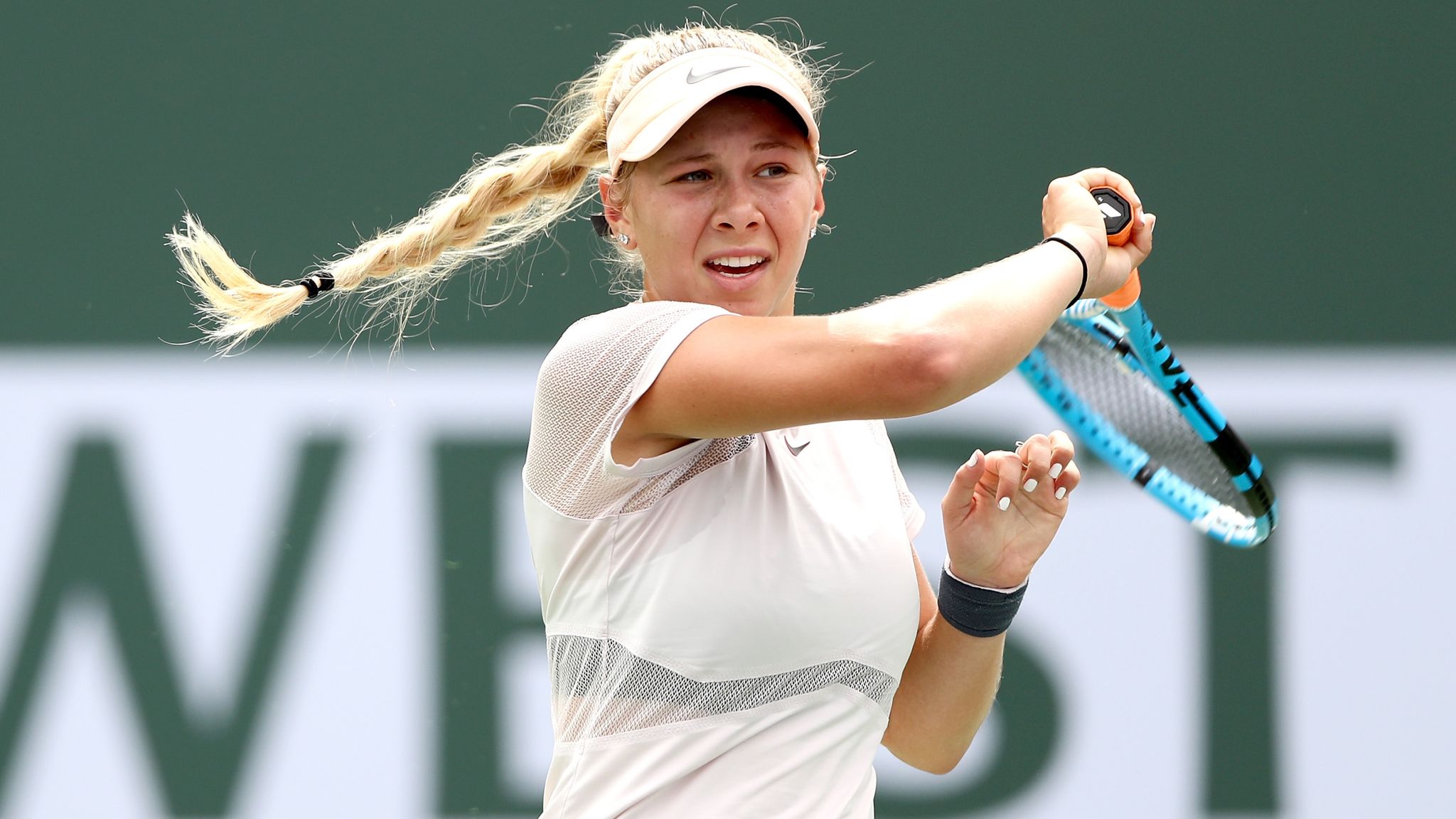 2048x1152 Amanda Anisimova, claims place in the Miami Open second round
