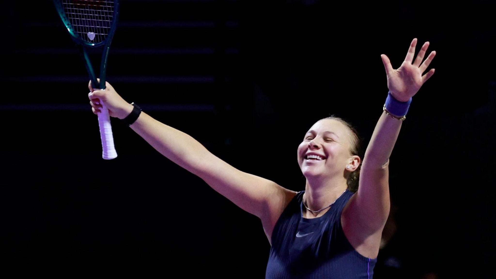 2048x1152 WTA Finals: Amanda Anisimova Beats Iga Swiatek To Join Elena Rybakina In Semi Finals
