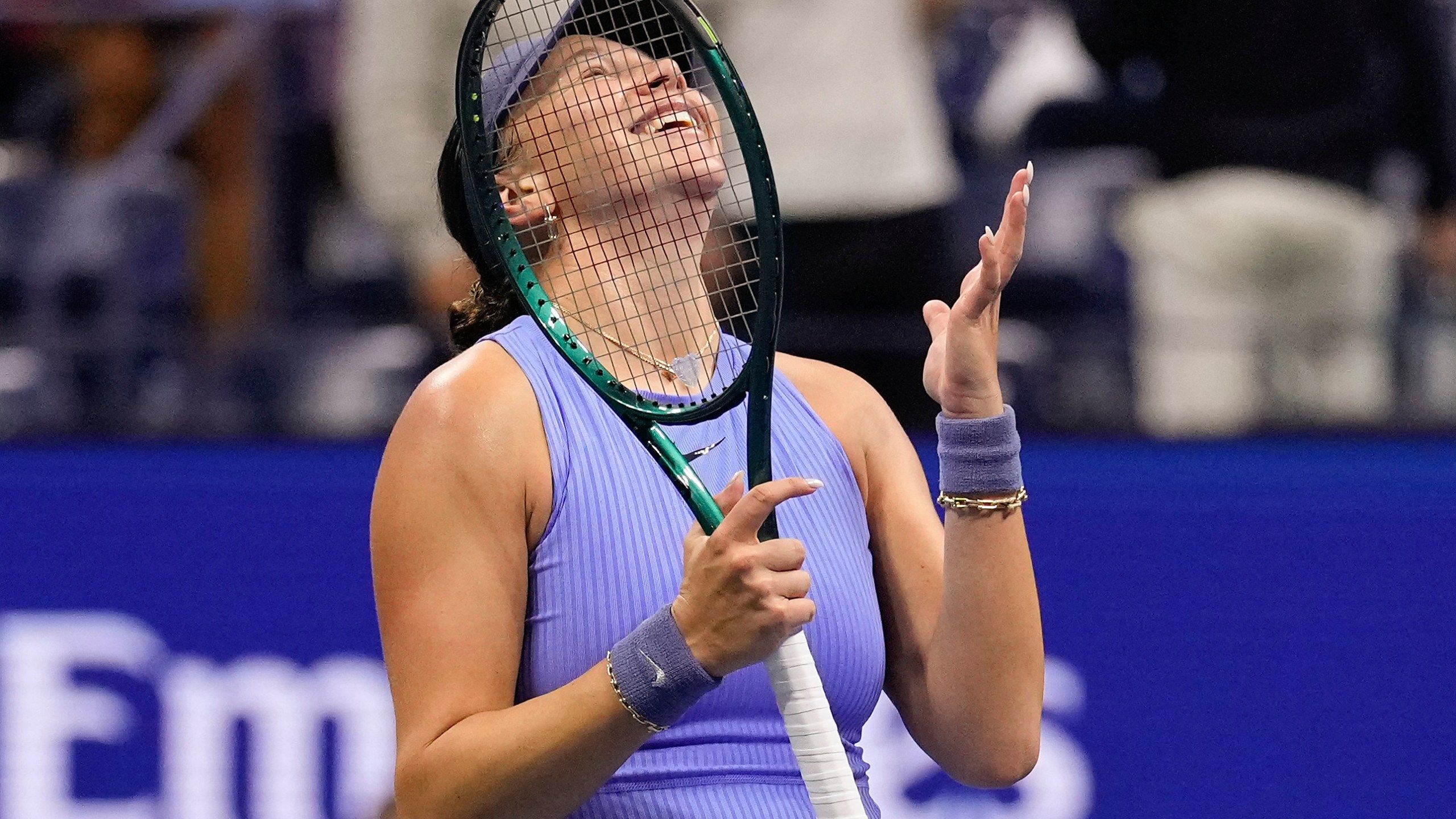 2560x1440 Amanda Anisimova defeats Naomi Osaka at the U.S. Open to reach her 2nd Grand Slam final in a row. FOX 5 San Diego & KUSI News