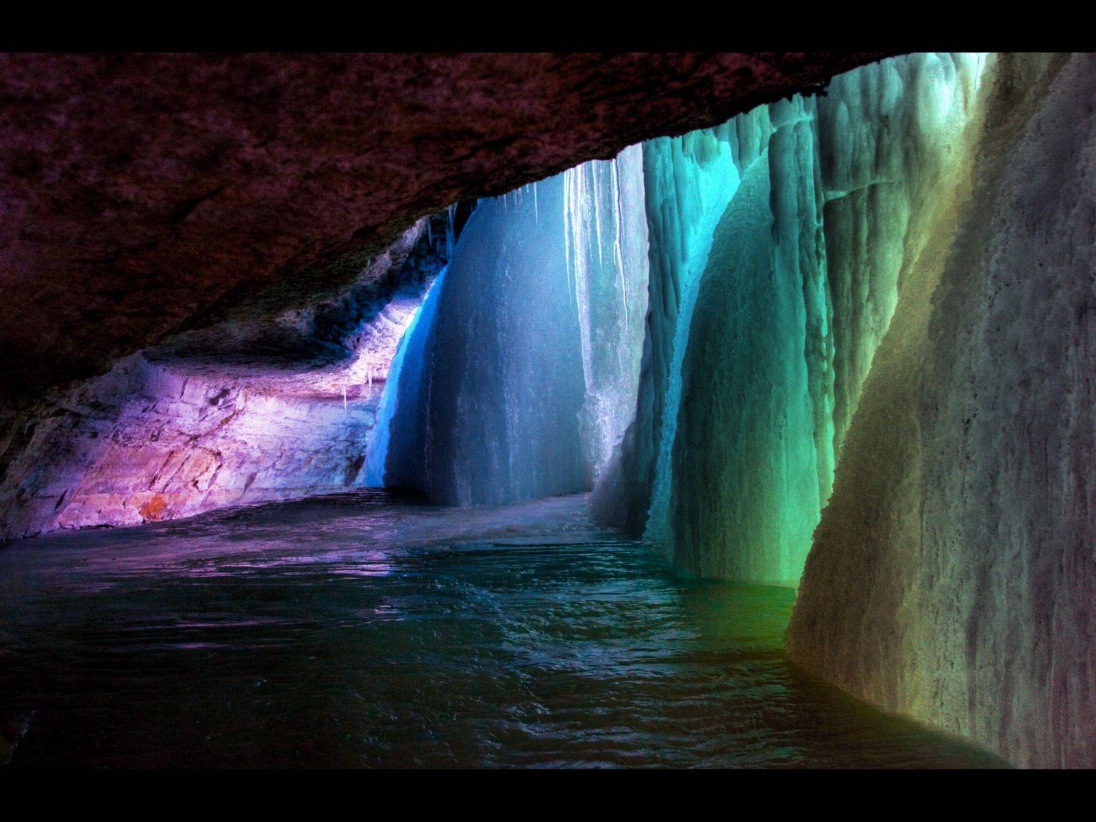 1600x1200 Rainbow frozen waterfall Desktop wallpaper 1600x1200