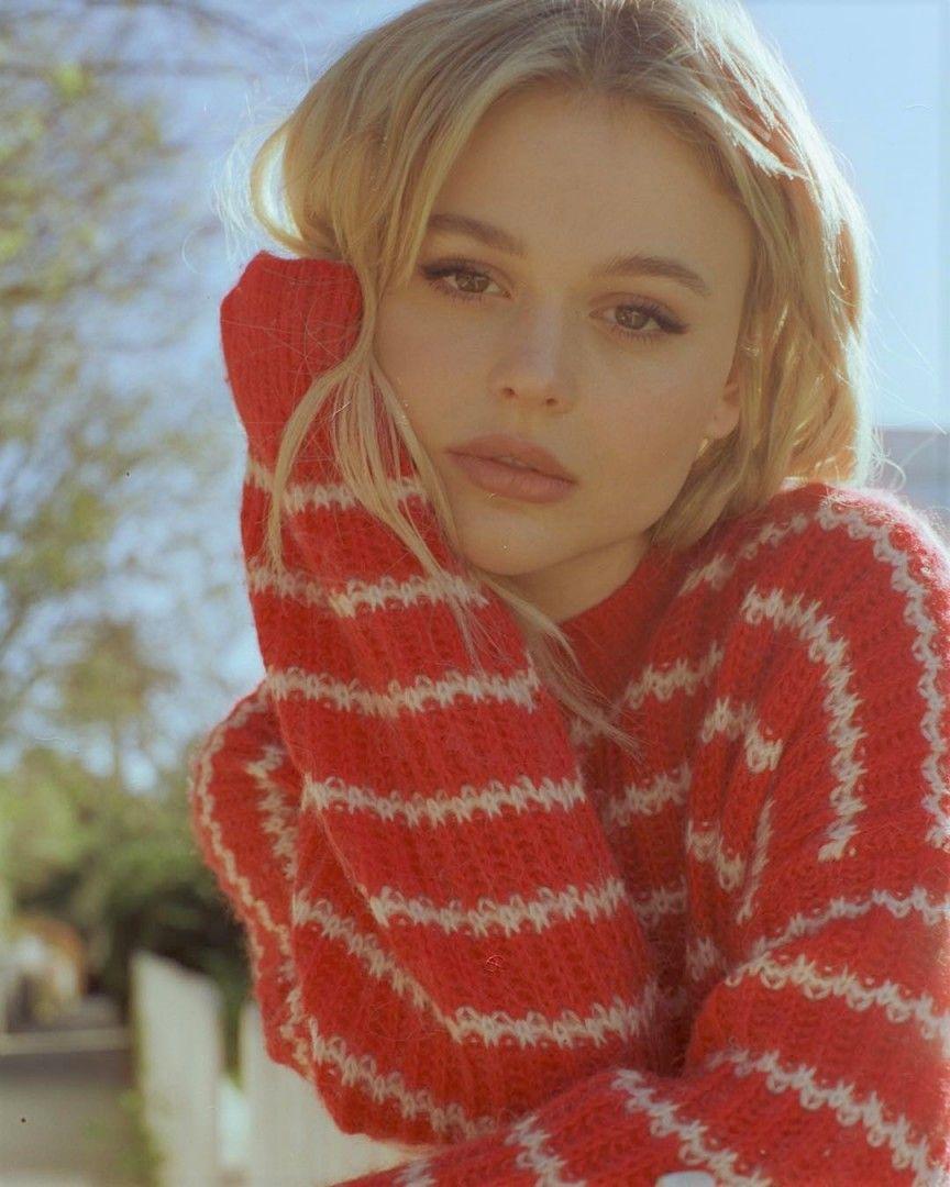 864x1080 Who Is Emily Alyn Lind, Star Of The Gossip Girl Reboot? 5 Things You Need To Know About TV's Newest It Girl. South China Morning Post