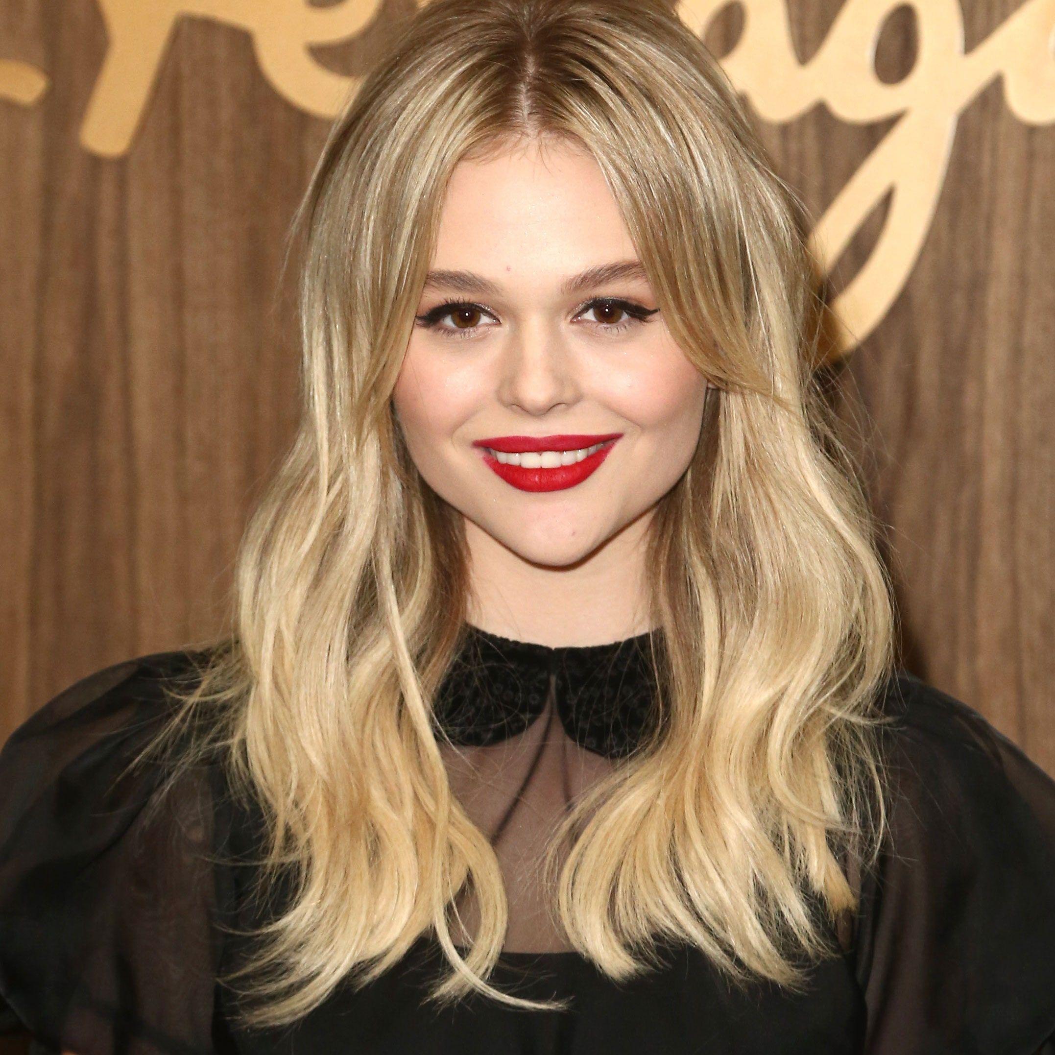 2154x2154 Gossip Girl Cast Member Emily Alyn Lind Teases Intriguing Reboot Characters