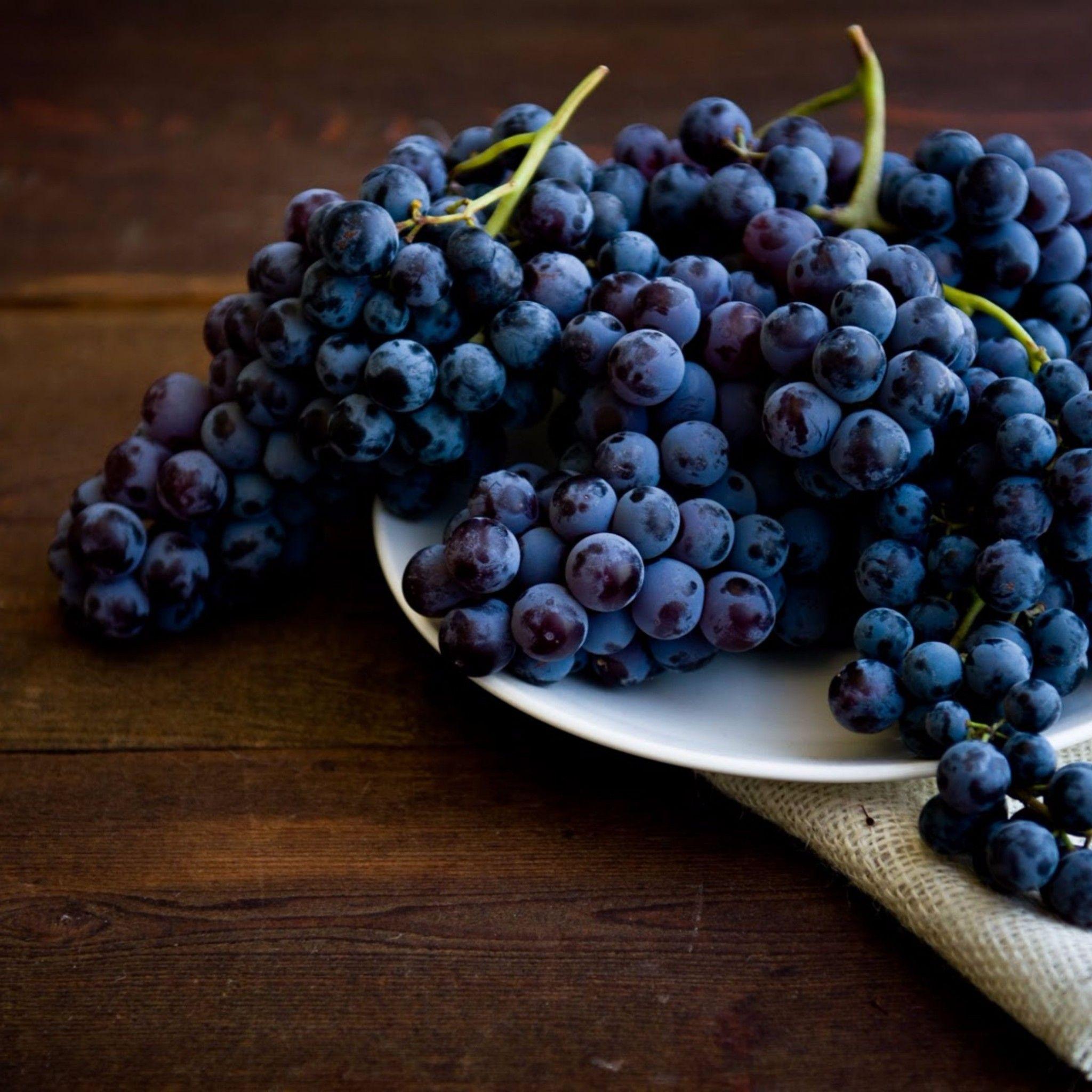 2048x2048 Yummy Grapes 4K Wallpaper. Free 4K Wallpaper