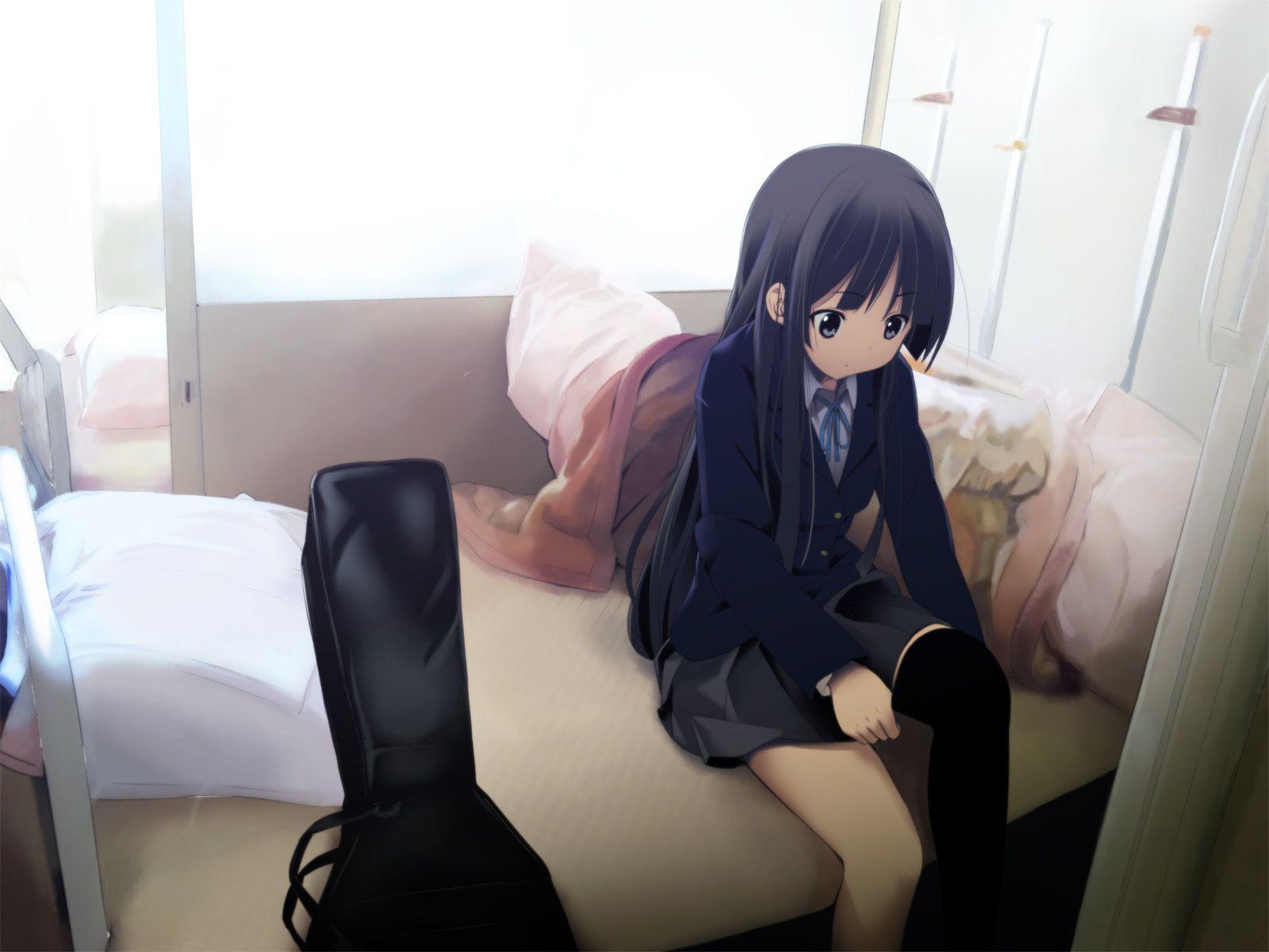 1600x1200 brunettes, beds, Akiyama Mio, anime girls wallpaper