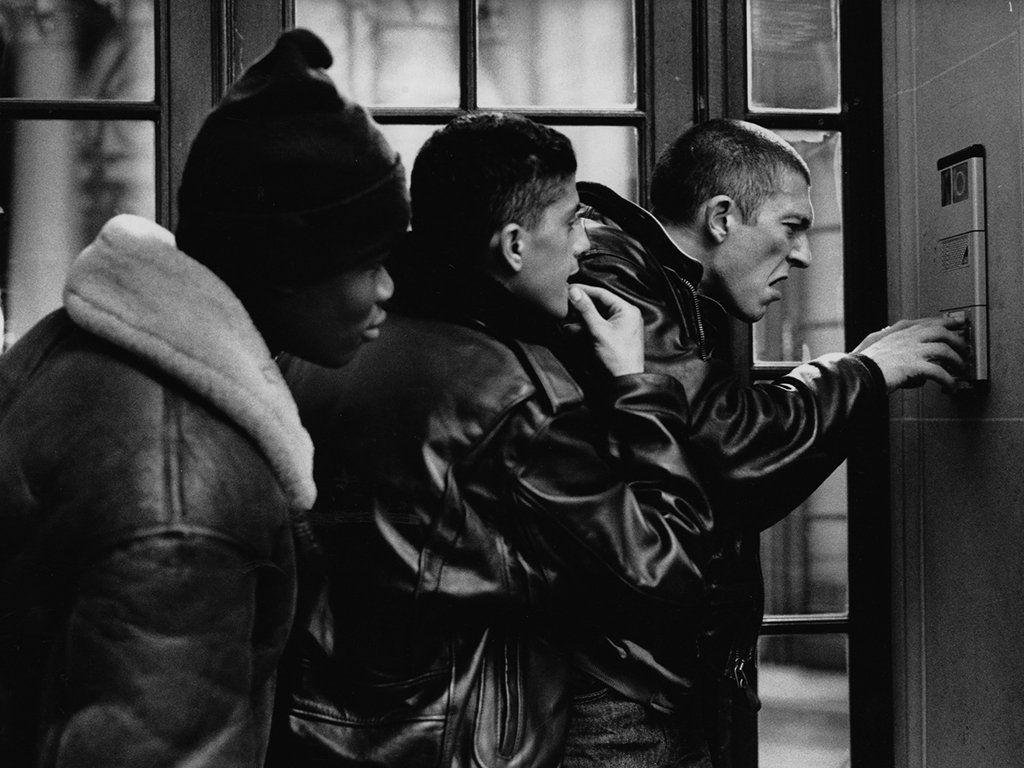 1024x768 La Haine (The Criterion Collection): Vincent Cassel, Saïd Taghmaoui, Hubert Koundé, Benoît Magimel, Francois Toumarkine, Karin Viard, Peter Kassovitz, Felicite Wouassi, Christophe Rossignon, Philippe Nahon, Francois Levantal, Andrée Damant