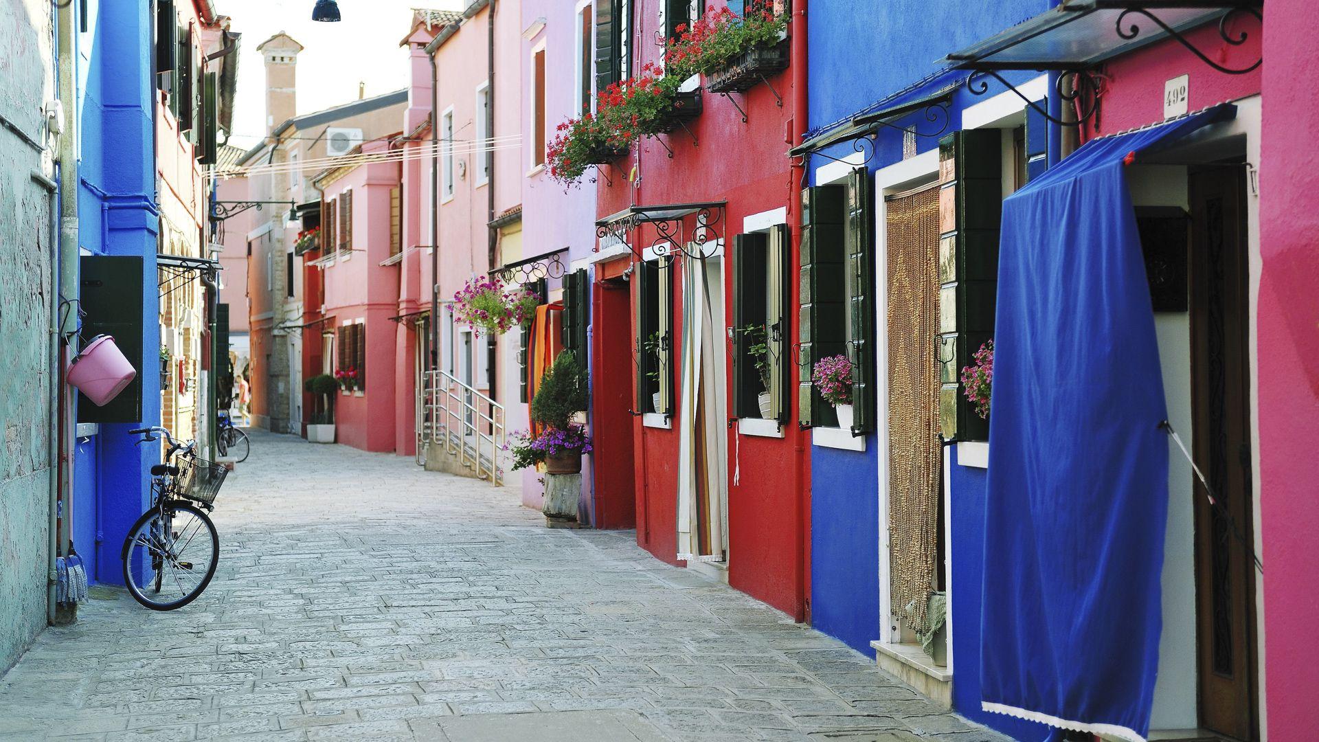 1920x1080 Colorful buildings in Burano island street, Venice, Italy. Windows 10 Spotlight Image