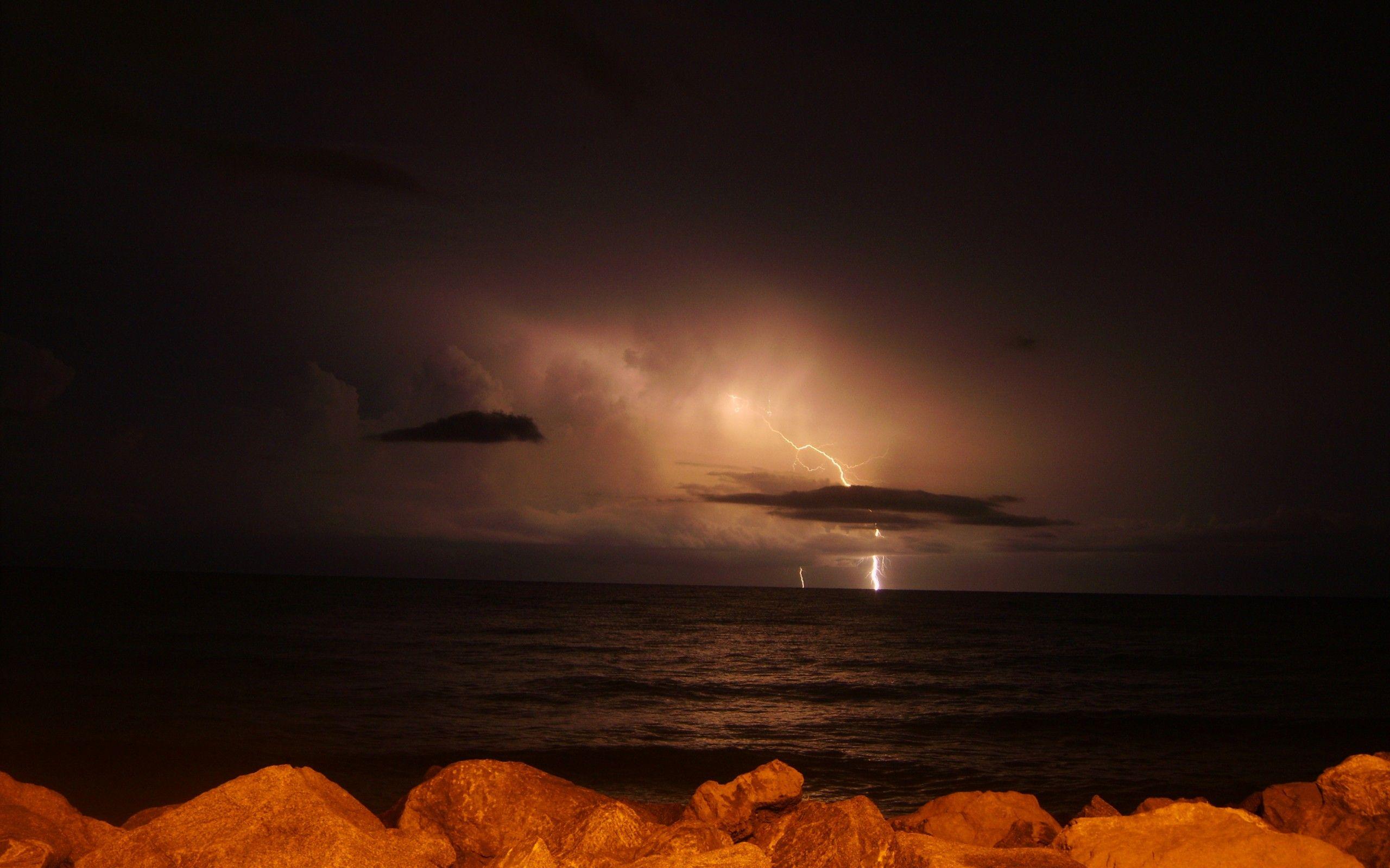 2560x1600 Lightning