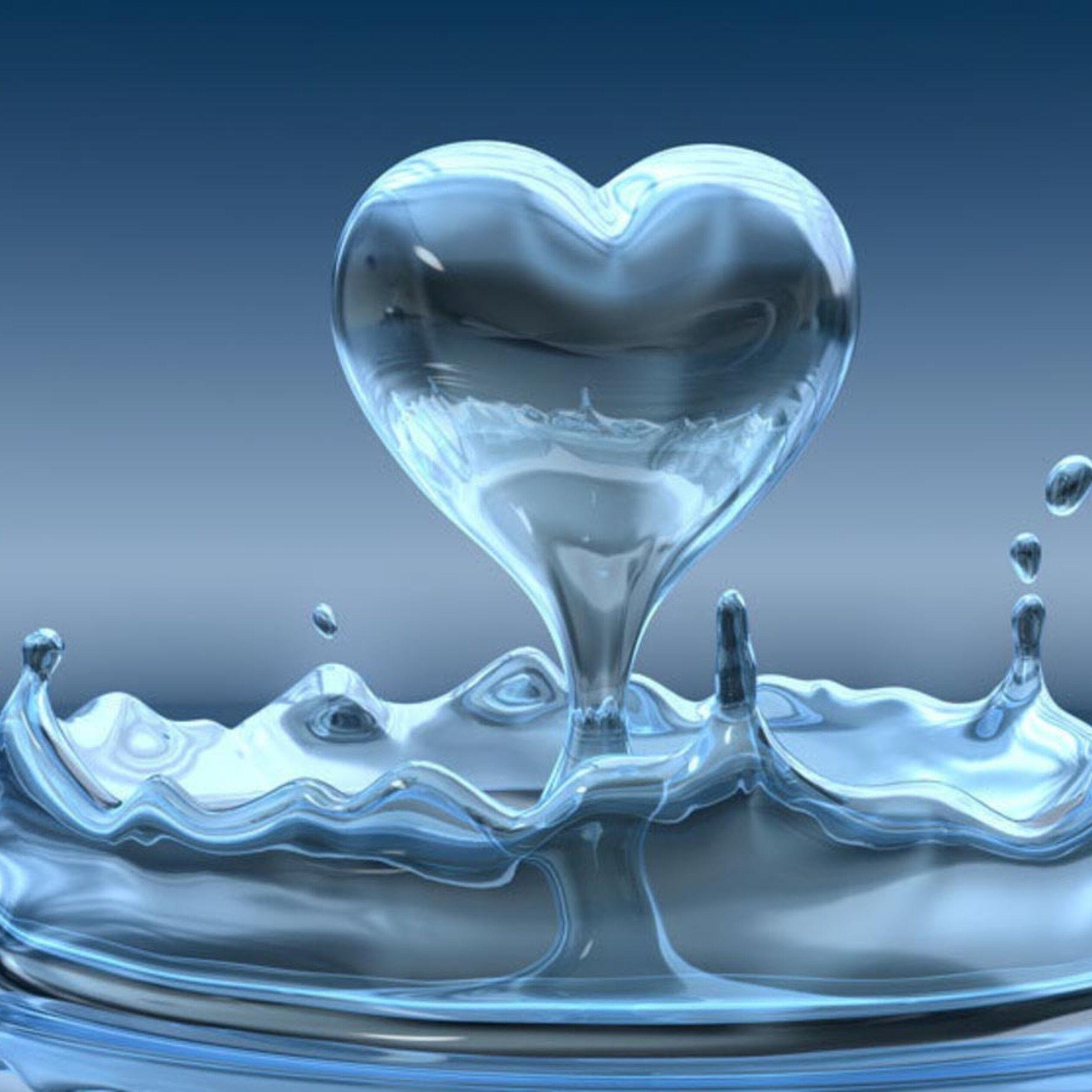 2524x2524 The water drop in the heart shape