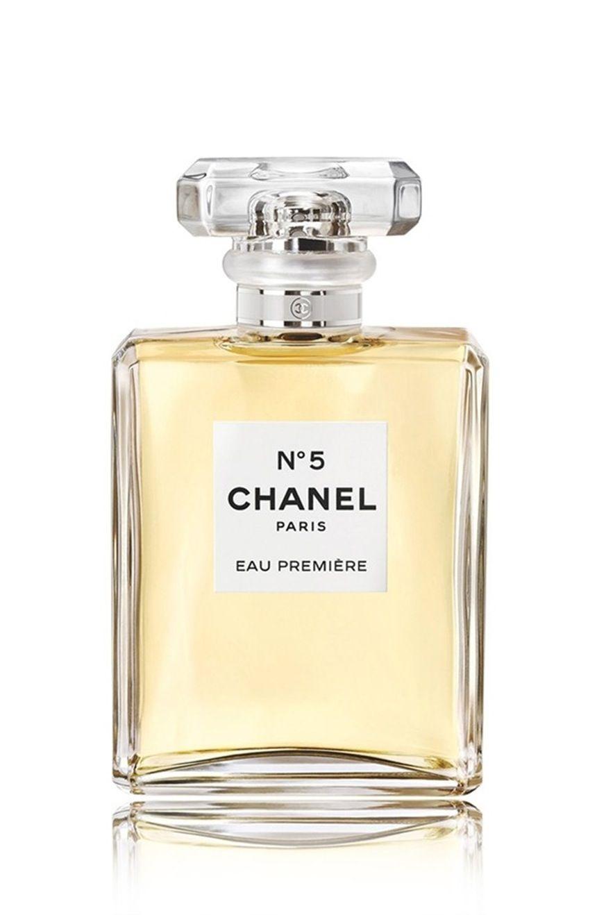 860x1318 Chanel Perfume White Background Image