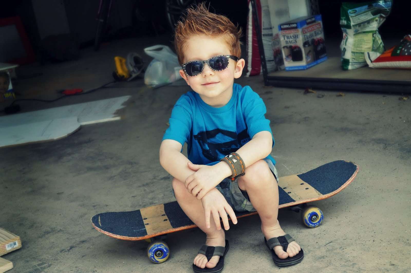 1600x1063 Stylish Child Boys Wallpaper