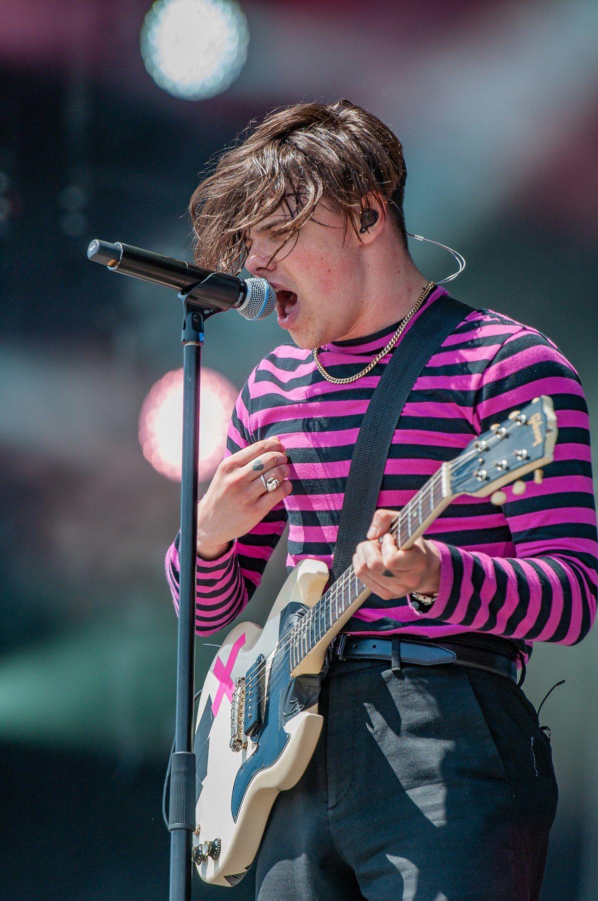 1200x1807 Yungblud Pink Striped Shirt HD Wallpaper