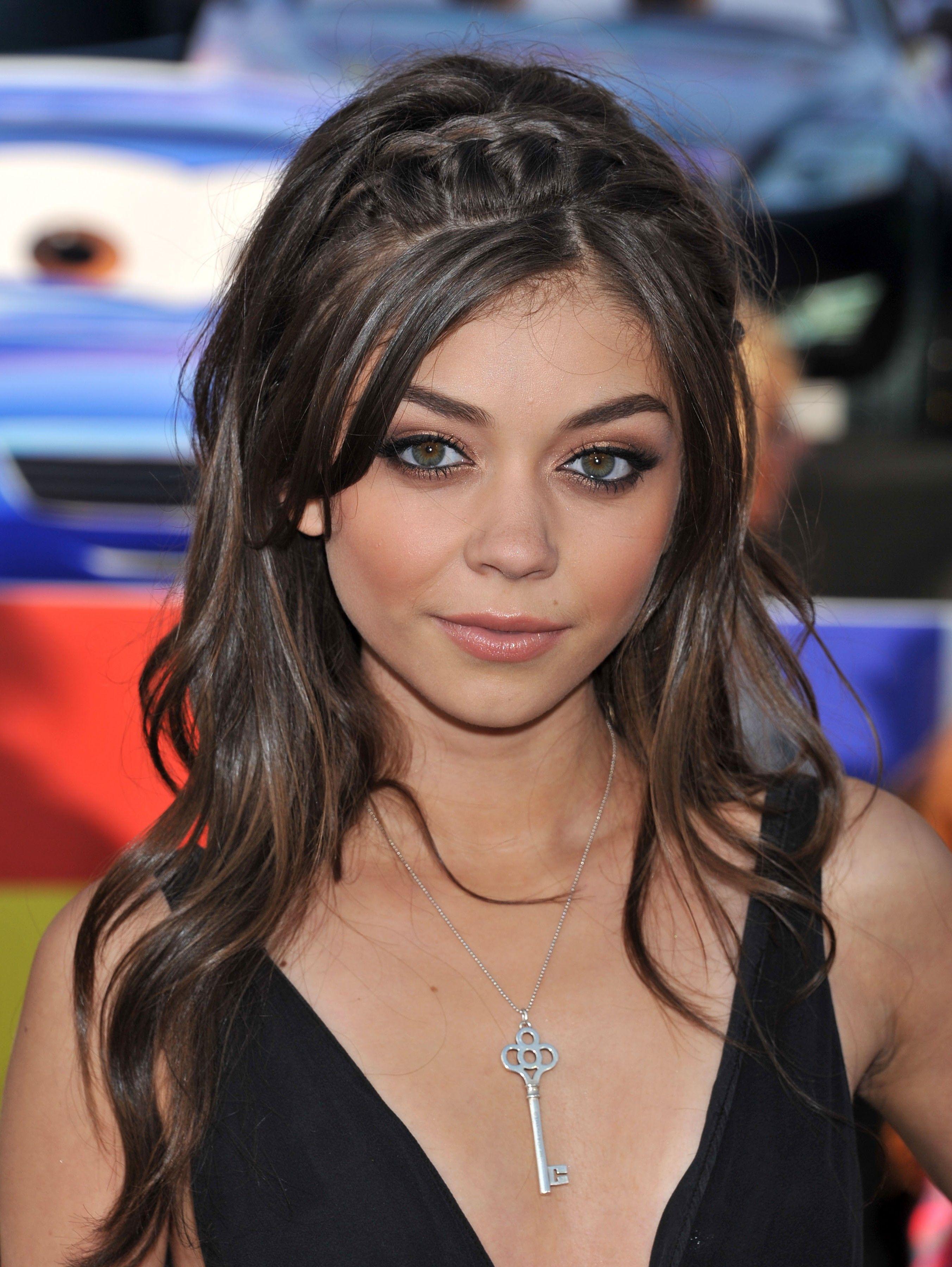 2705x3600 Sarah Hyland Wallpaper