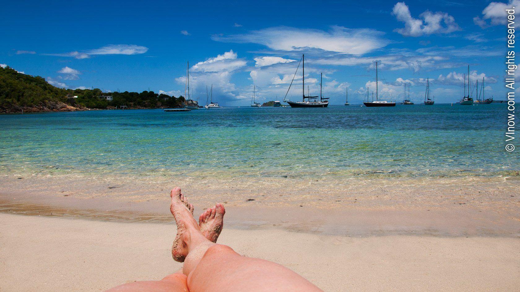 1680x945 Honeymoon Beach Water View Wallpaper