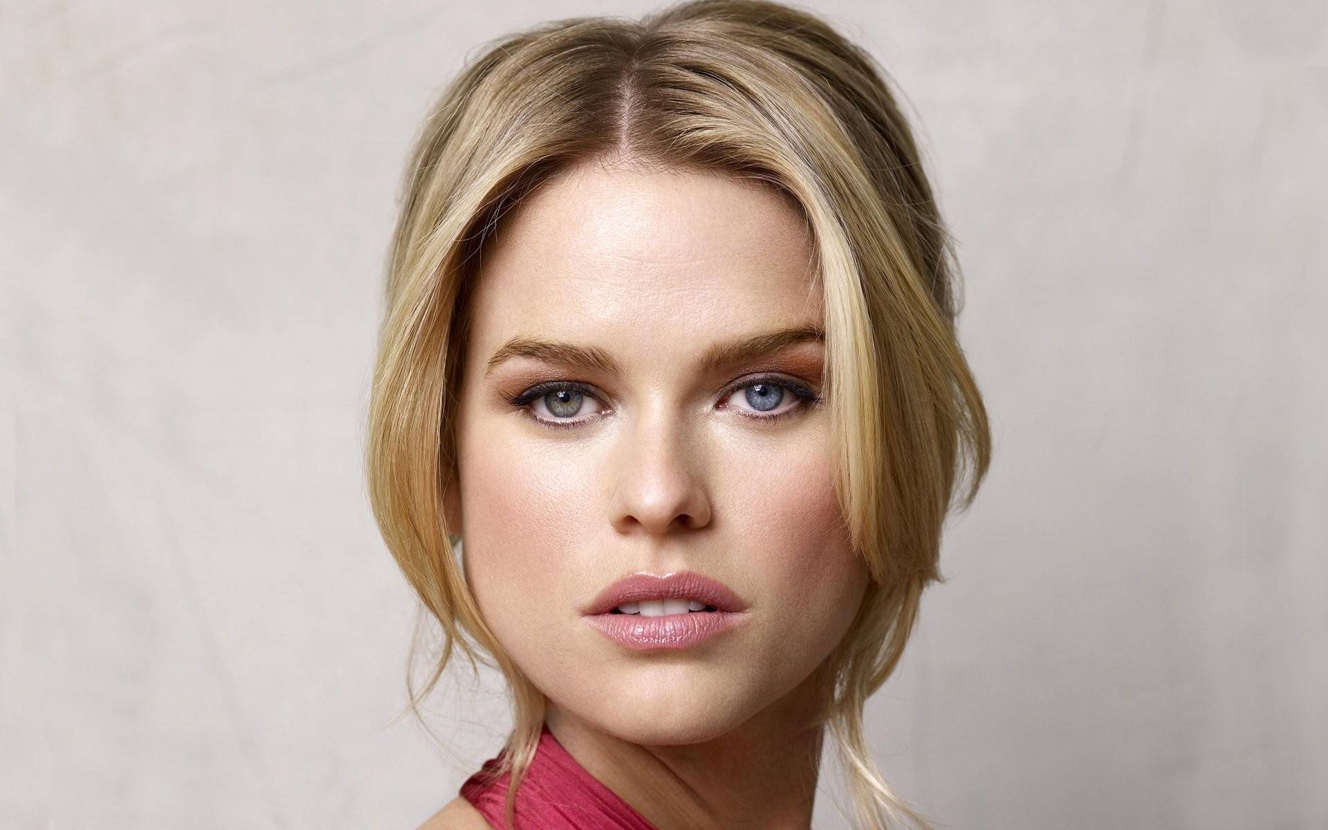 Alice Eve Wallpapers - Top Free Alice Eve Backgrounds - WallpaperAccess