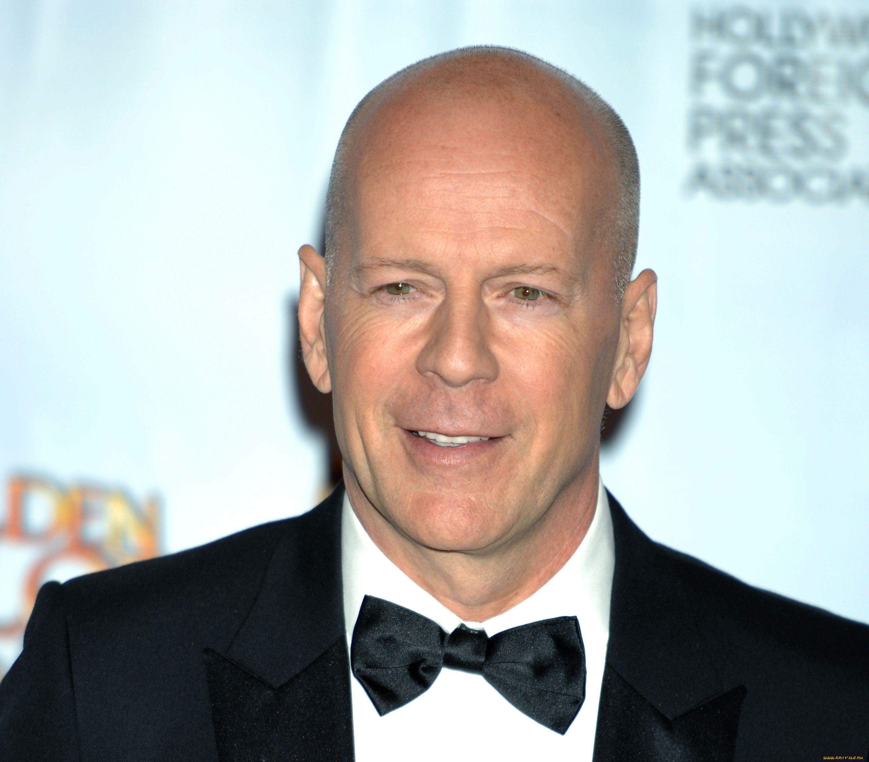 2847x2498 Bruce Willis Wallpaper:2847x2498