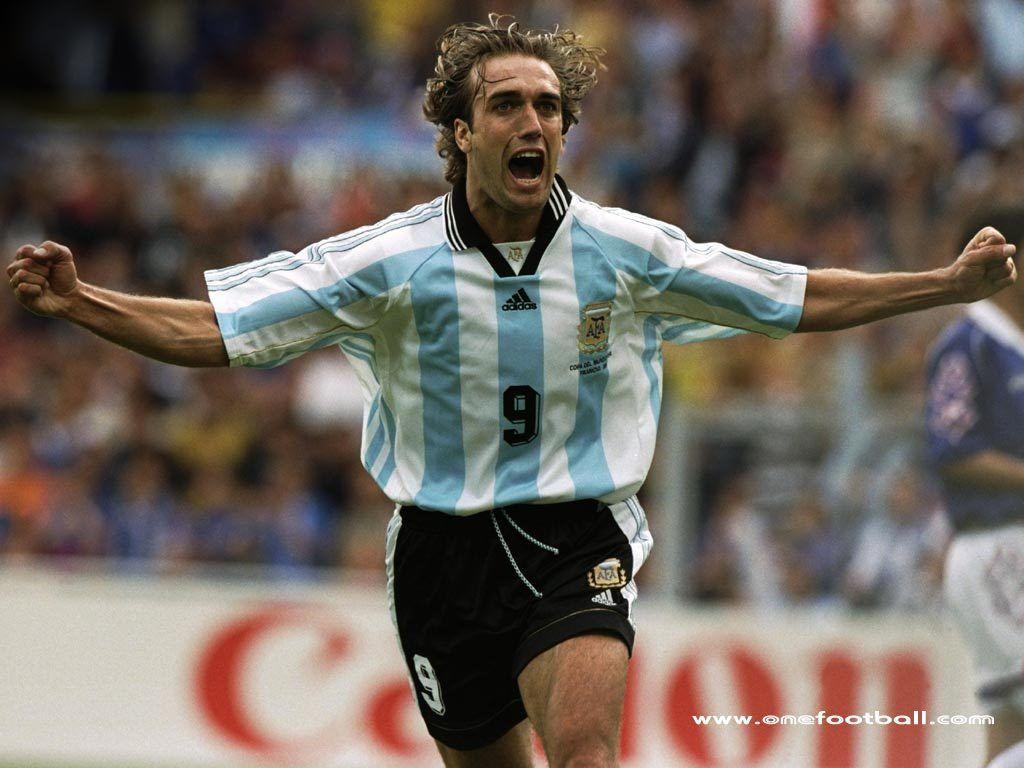 1024x768 Gabriel Batistuta: The Argentinian 'Lion' who terrorised defences !!